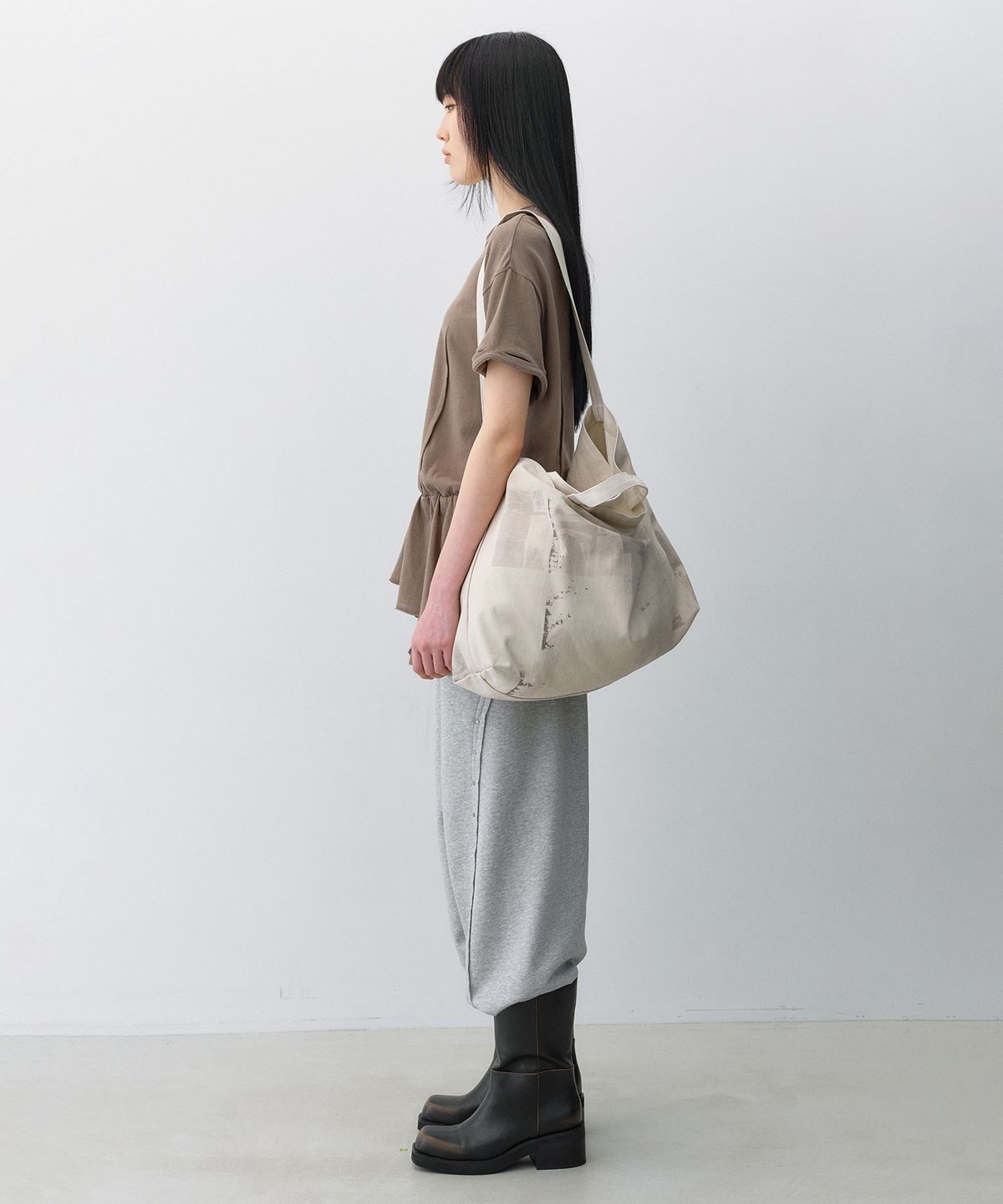인사일런스 우먼(INSILENCE WOMEN) 빈티지 그래픽 숄더백 ASH BEIGE