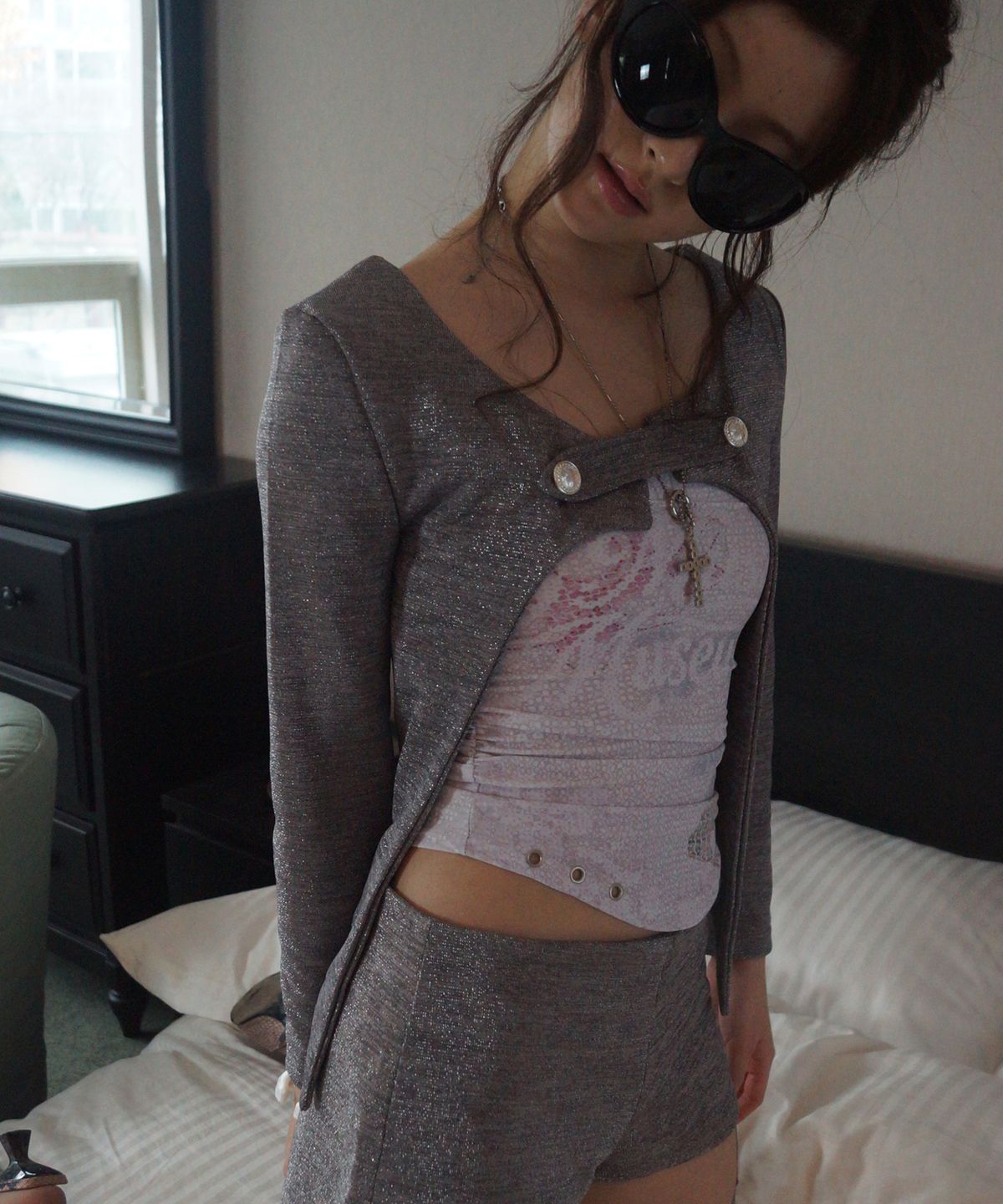 뮤즈뮤지엄(MUSEMUSEUM) Printed Lace Eyelet Top_Ivory
