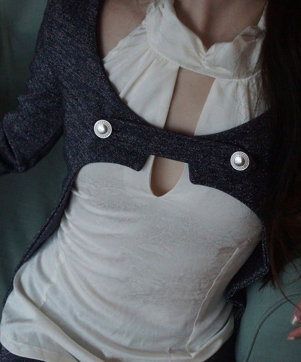 뮤즈뮤지엄(MUSEMUSEUM) Metallic Button Tab Cardigan_Navy