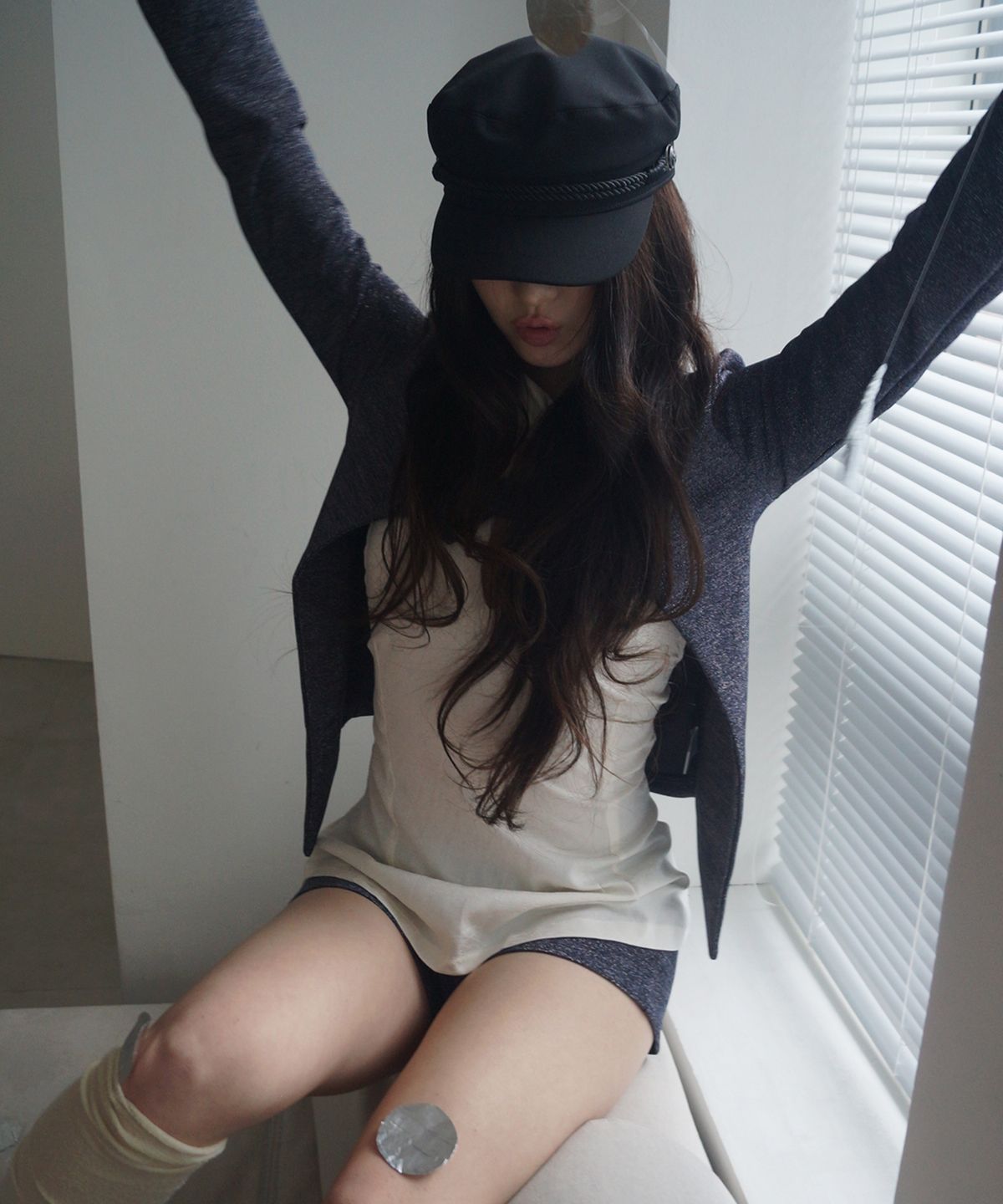 뮤즈뮤지엄(MUSEMUSEUM) Metallic Button Tab Cardigan_Navy