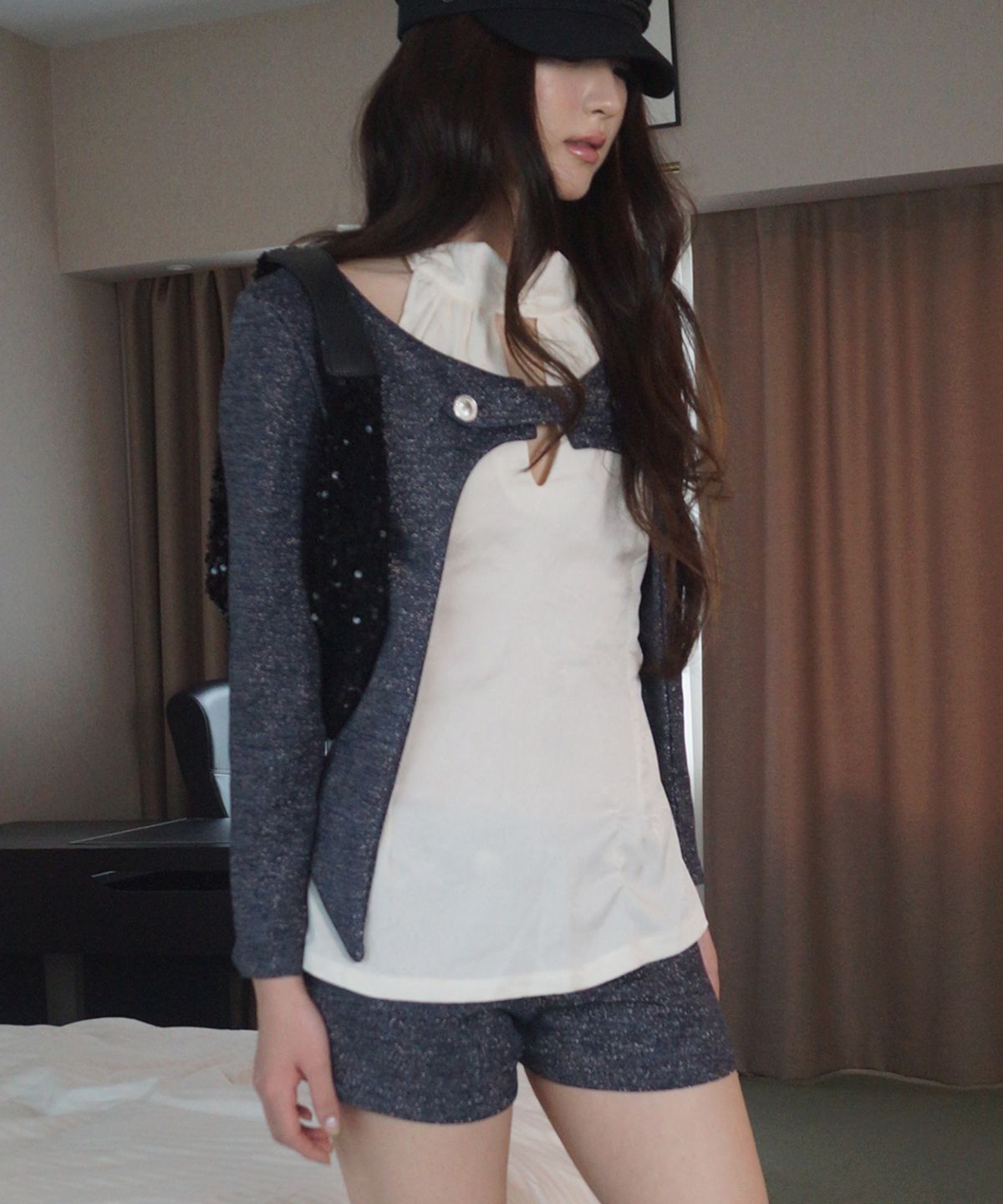 뮤즈뮤지엄(MUSEMUSEUM) Metallic Button Tab Cardigan_Navy