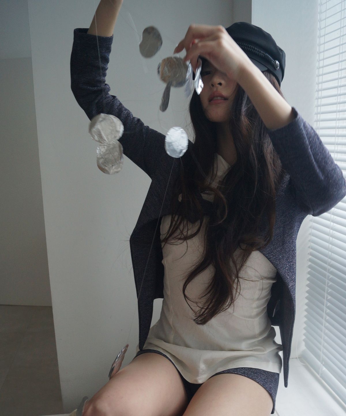 뮤즈뮤지엄(MUSEMUSEUM) Metallic Button Tab Cardigan_Navy