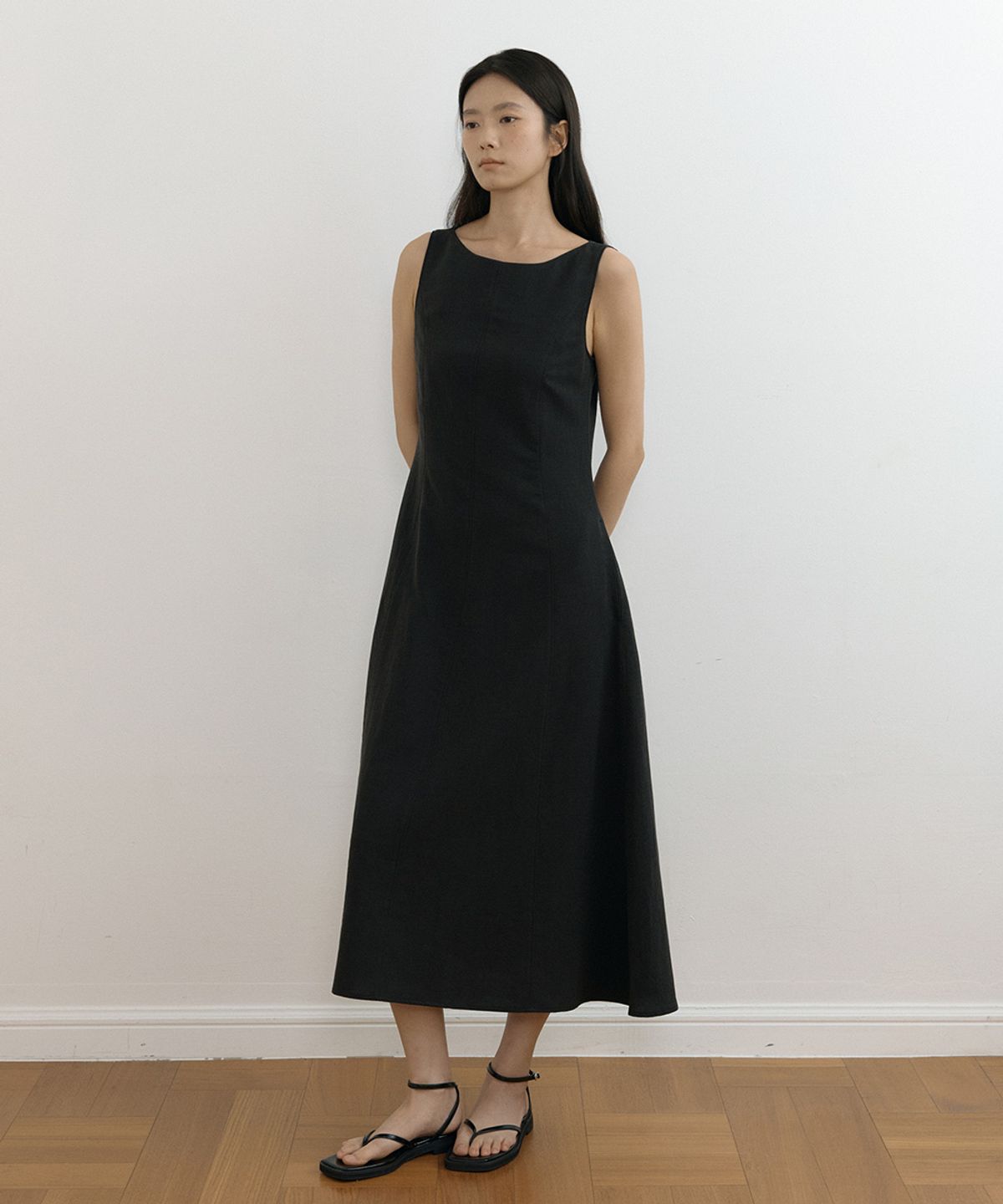 링서울(LINGSEOUL) linen sleeveless boat neck long flare dress-black