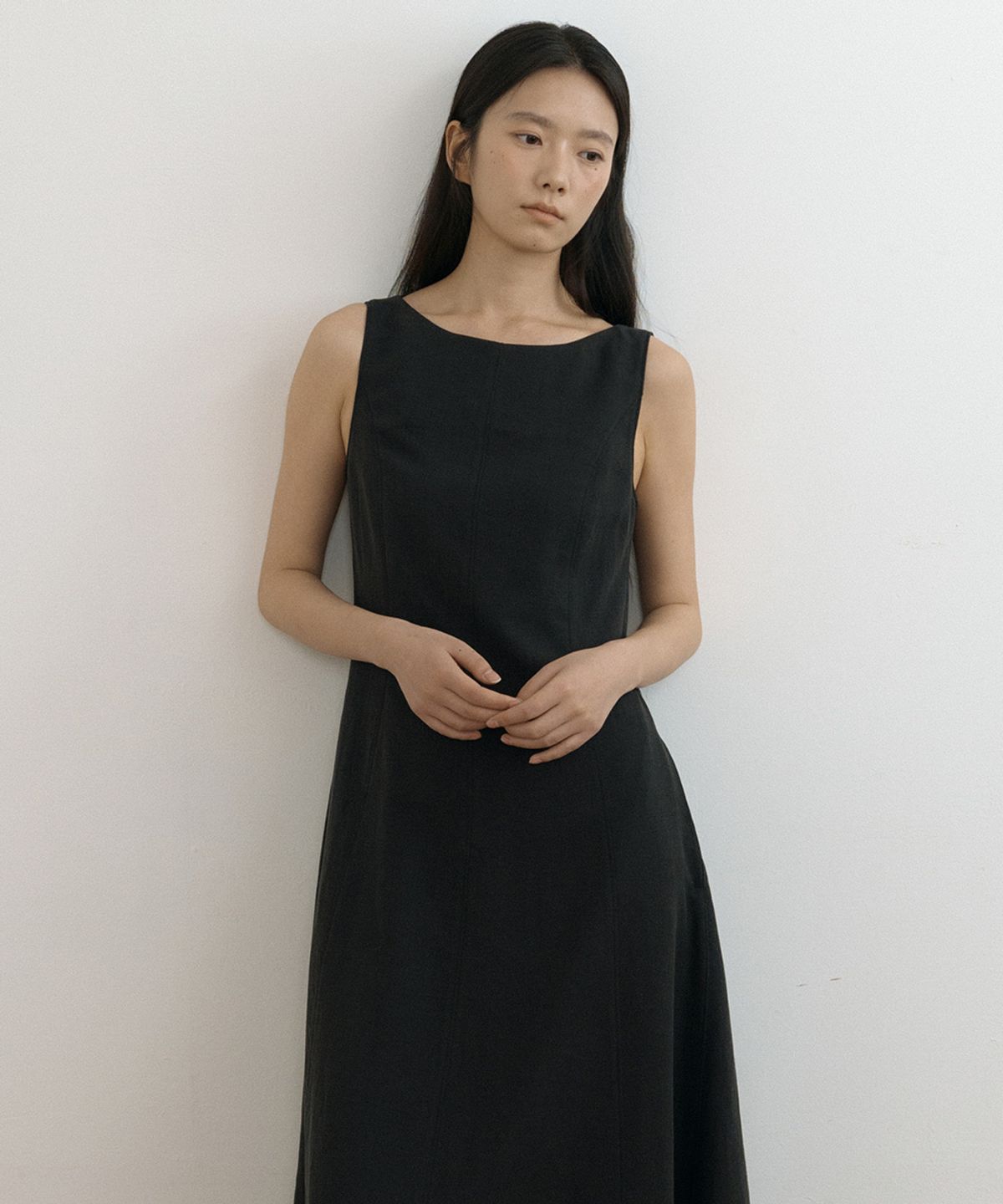 링서울(LINGSEOUL) linen sleeveless boat neck long flare dress-black