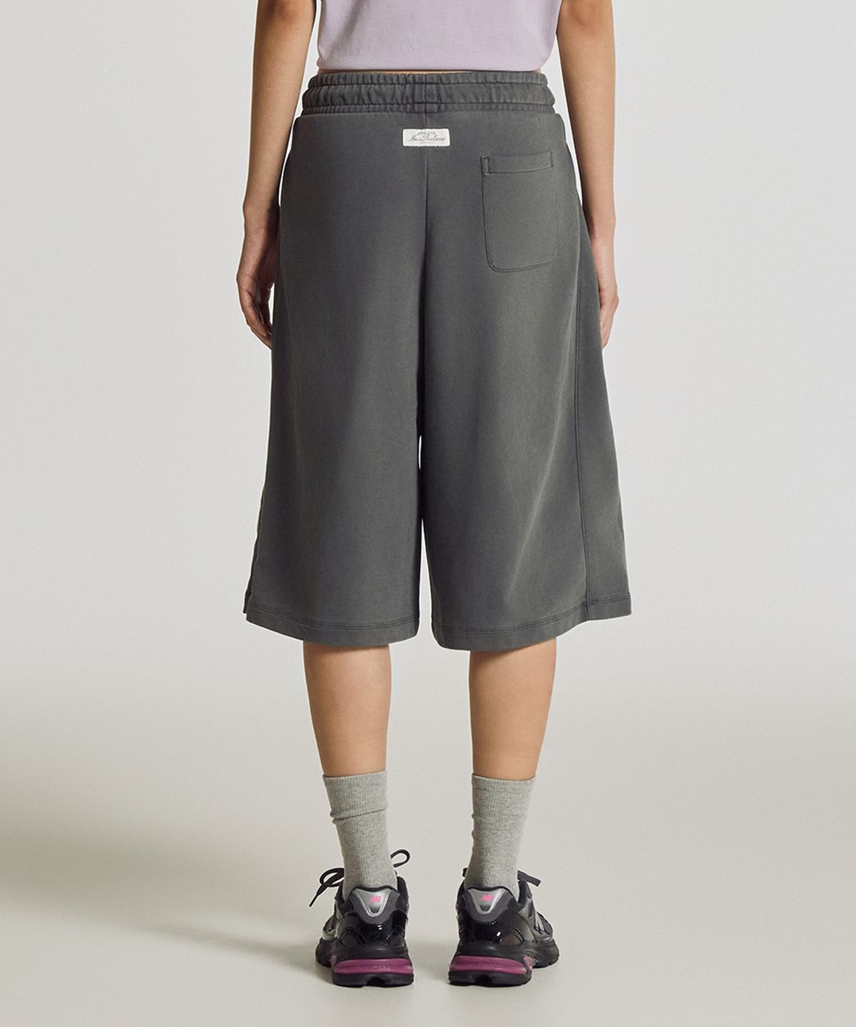 뉴발란스(NEW BALANCE) NBNVG3W532 / WOMEN 썸머 경량 니트 버뮤다 5.5부 쇼츠 (CHARCOAL)