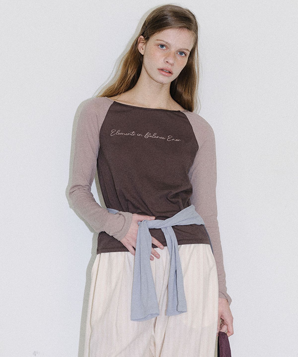엔오르(EN OR) [CORE] SHEER BOATNECK RAGLAN TEE - BROWN