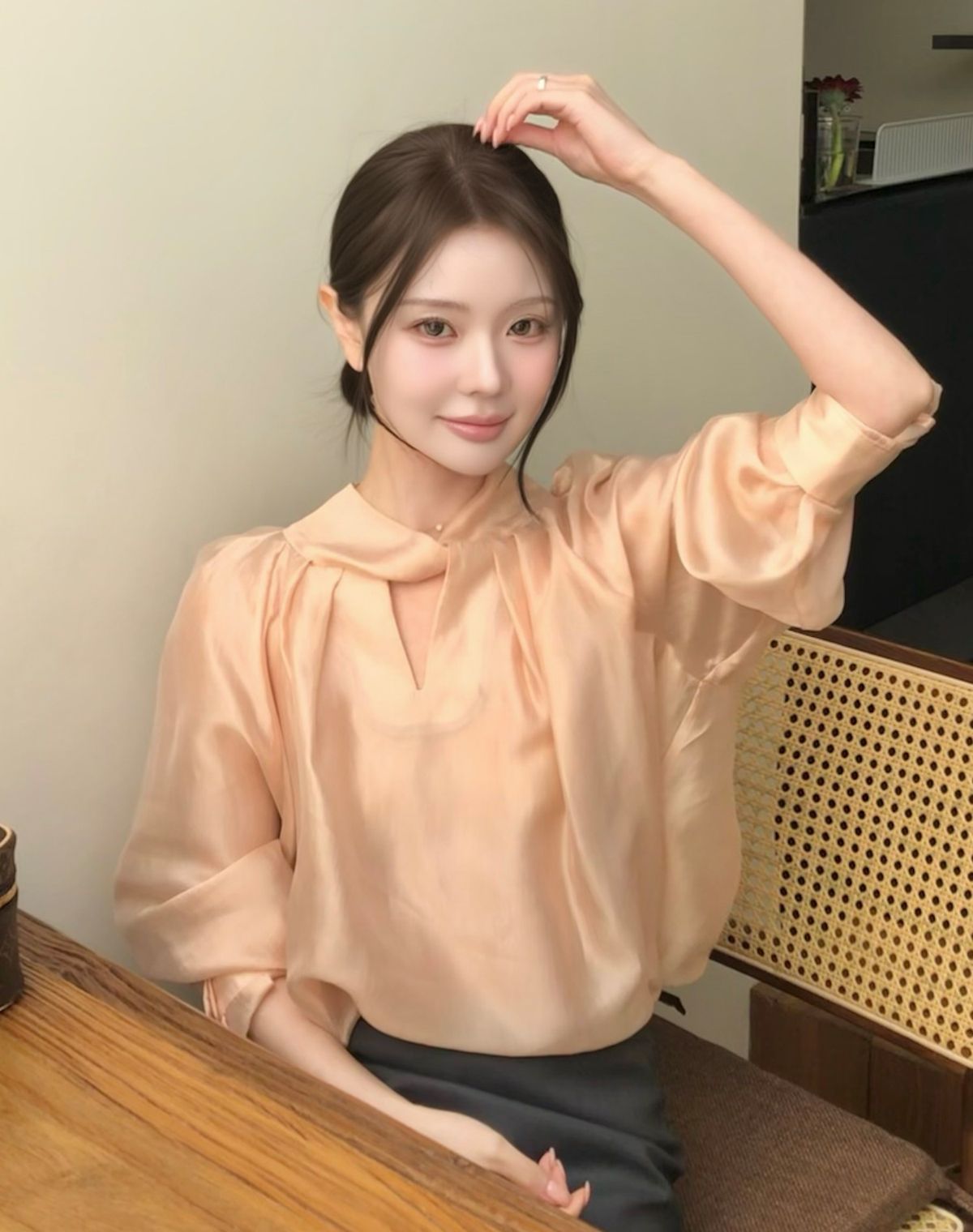 지에마르(GIEMAR) [사이즈 추가 ] TWIST TWO WAY TIE BLOUSE PEACH 트위스트 투웨이 타이 블라우스 피치
