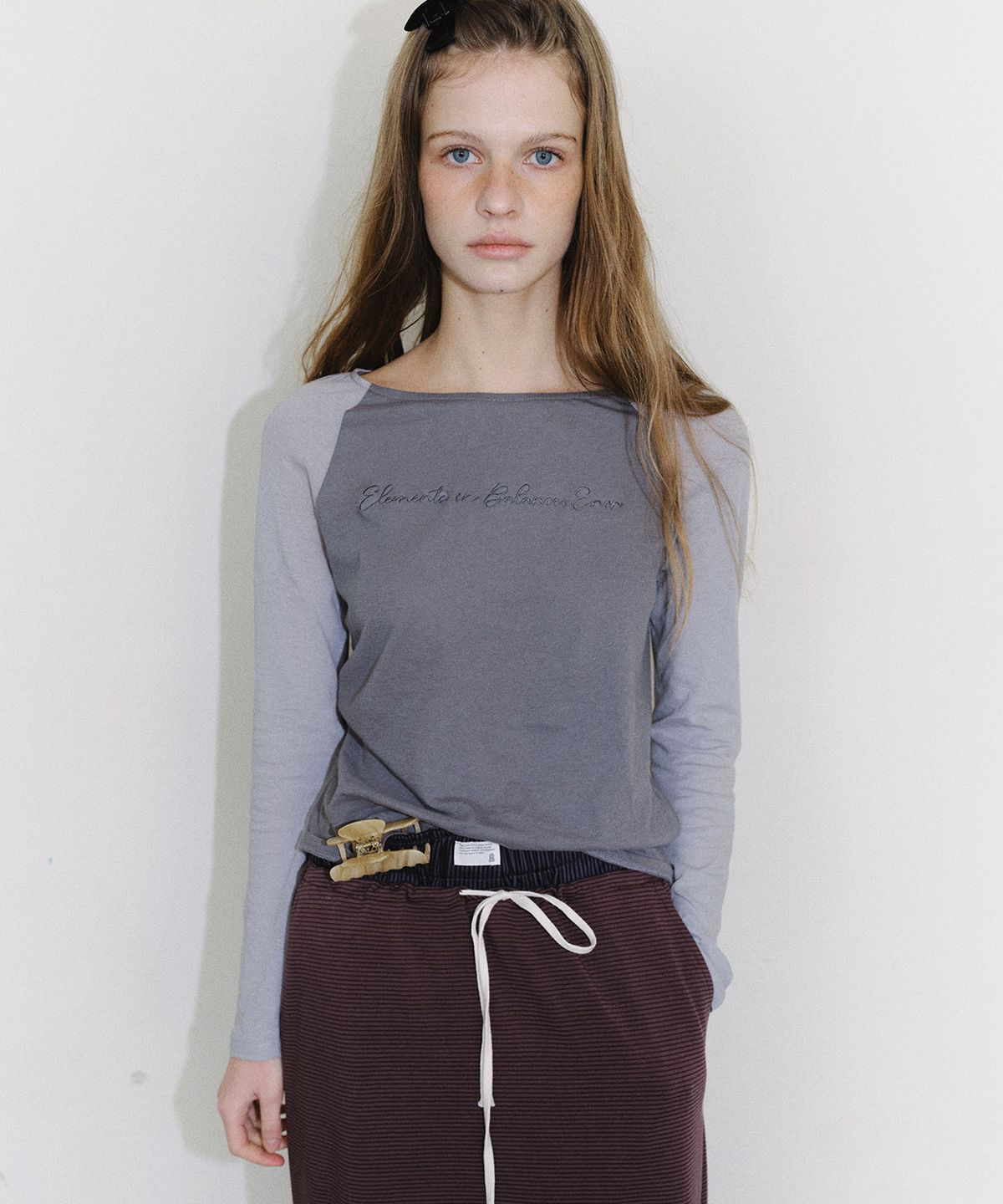 엔오르(EN OR) [CORE] SHEER BOATNECK RAGLAN TEE - CHARCOAL