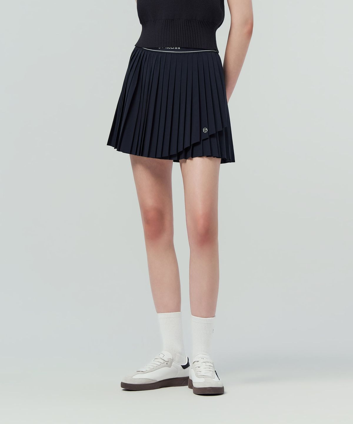 세르지오 타키니(SERGIO TACCHINI) W 플라잉 언밸런스 플리츠 스커트 (Navy)