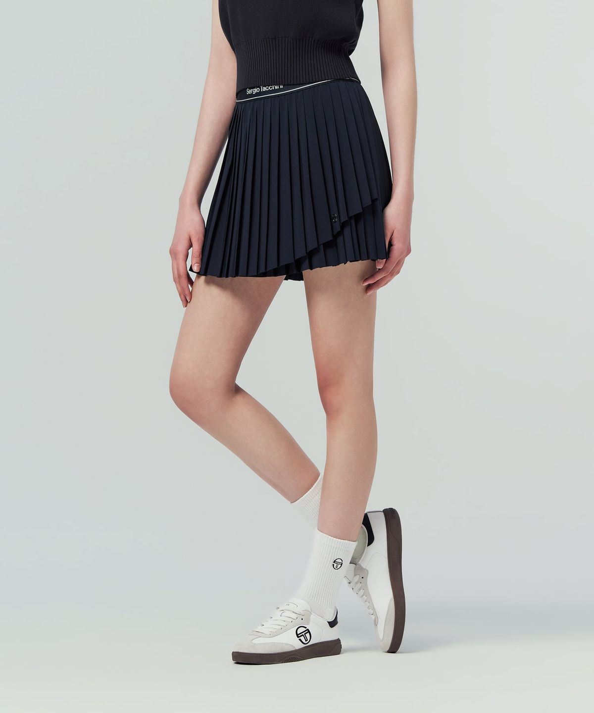 세르지오 타키니(SERGIO TACCHINI) W 플라잉 언밸런스 플리츠 스커트 (Navy)