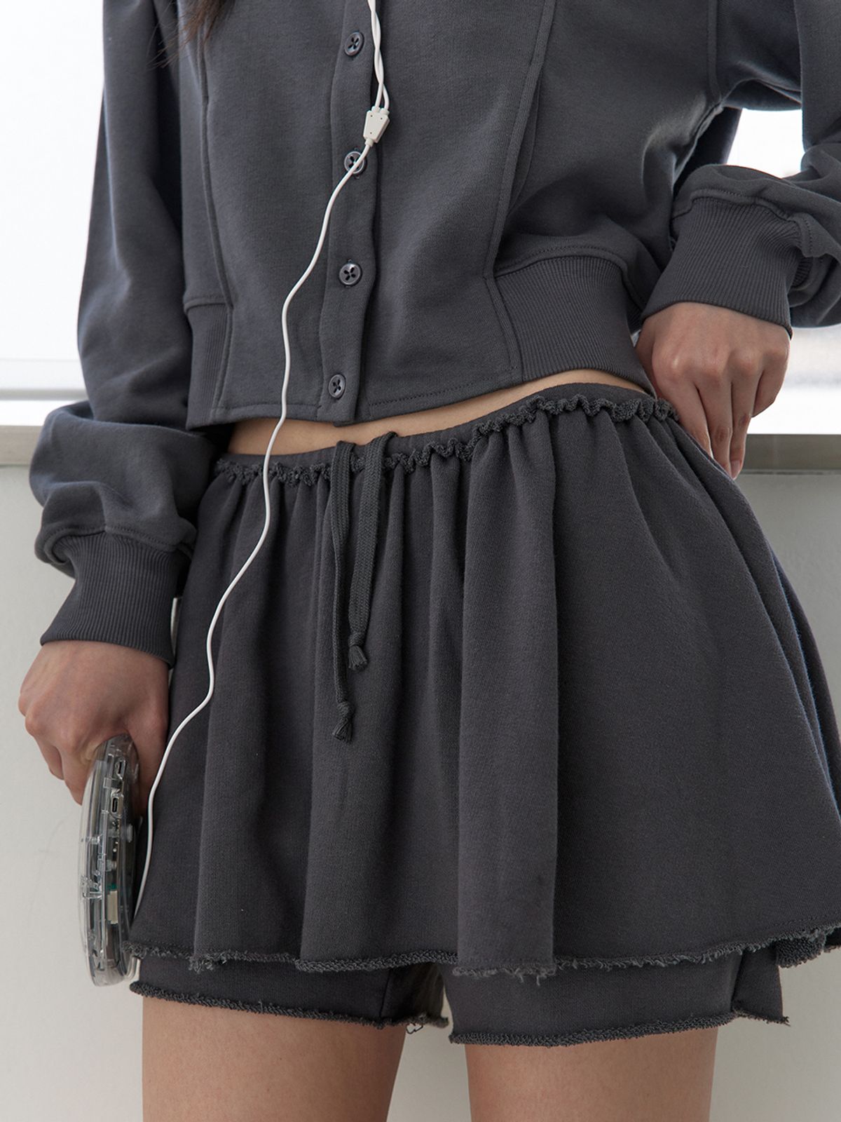 어펙션(AFFECTION) Dalia Flare Skirt Pants (Dark Gray)