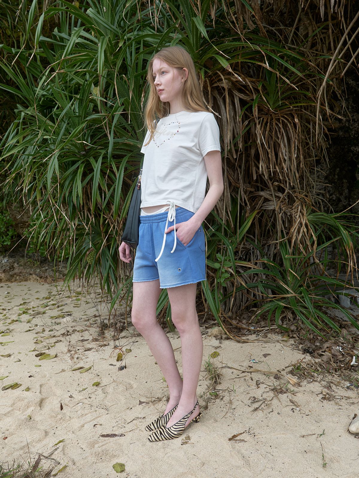 기준(KIJUN) Faded Stud Shorts Blue