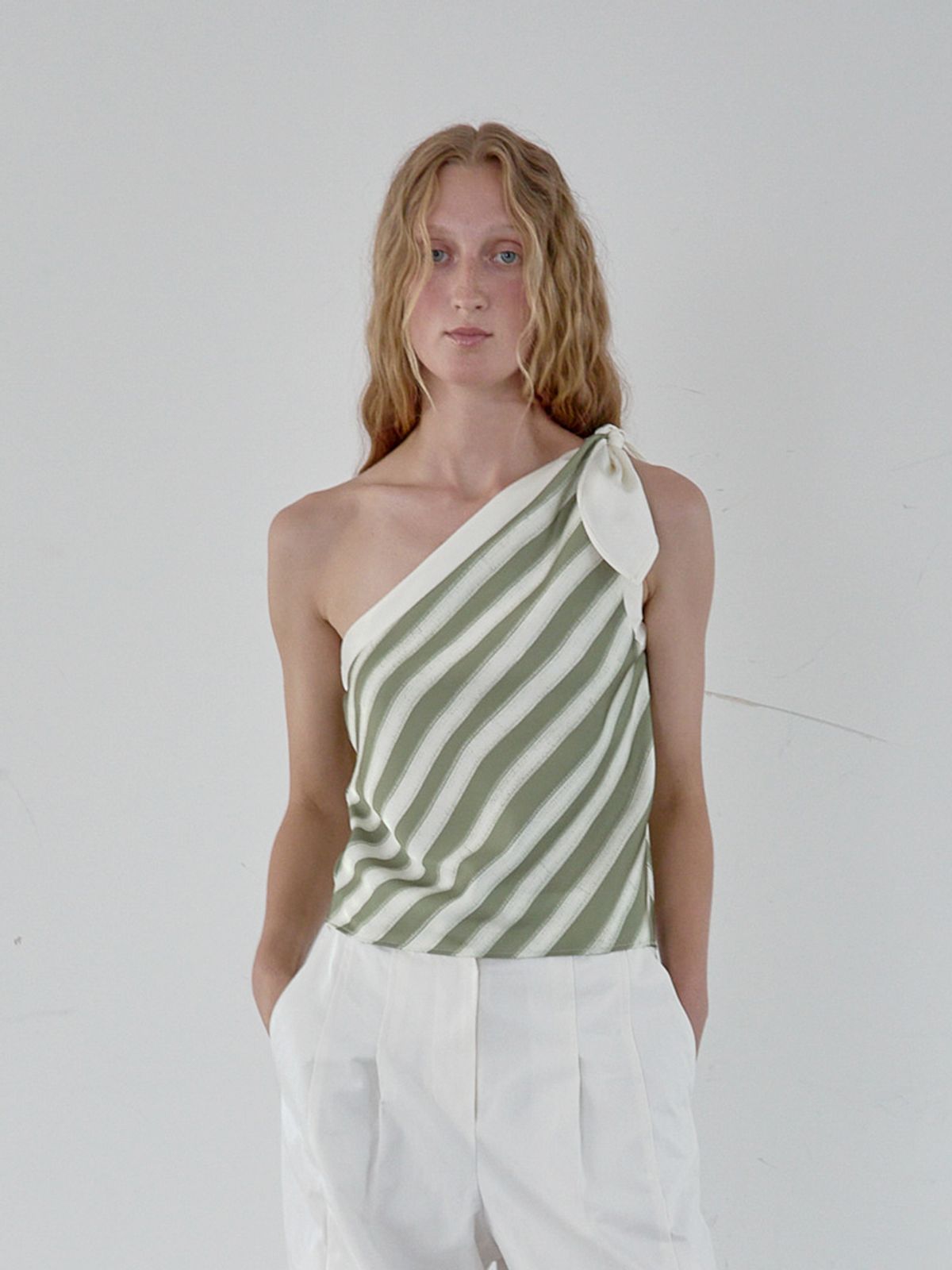 기준(KIJUN) Stripe Scarf Top Olive Green