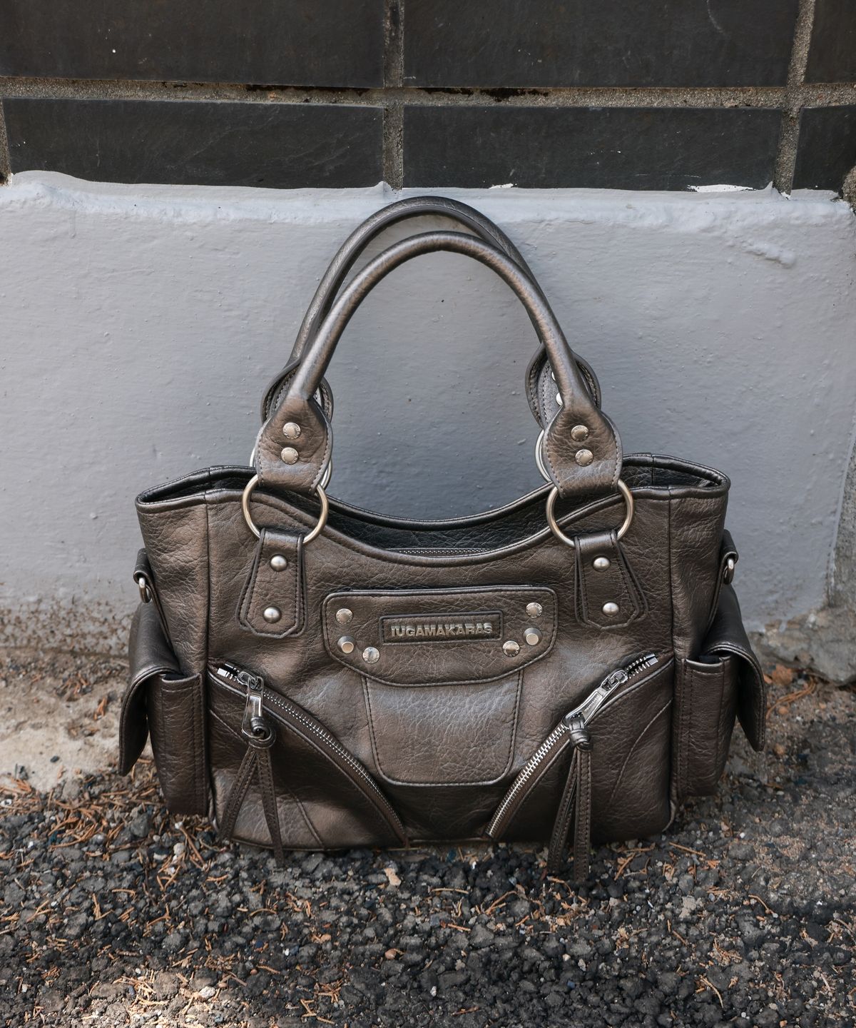 이우가마카라스(IUGAMAKARAS) Studded Leather Mini Shoulder Bag (Silver)
