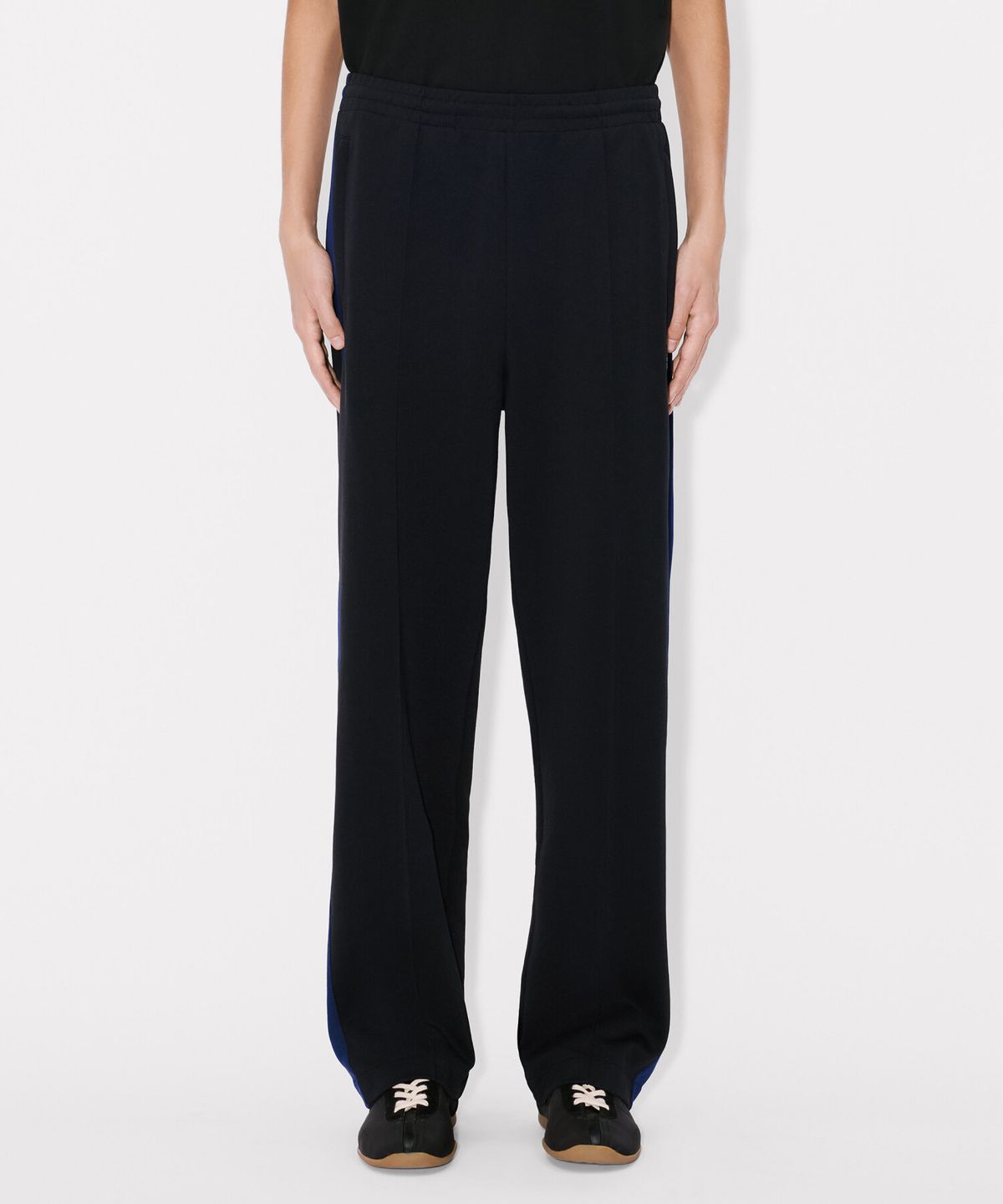 겐조(KENZO) 남성 보케 플라워 2.0 자수 트랙 팬츠_K265AMP501BKX