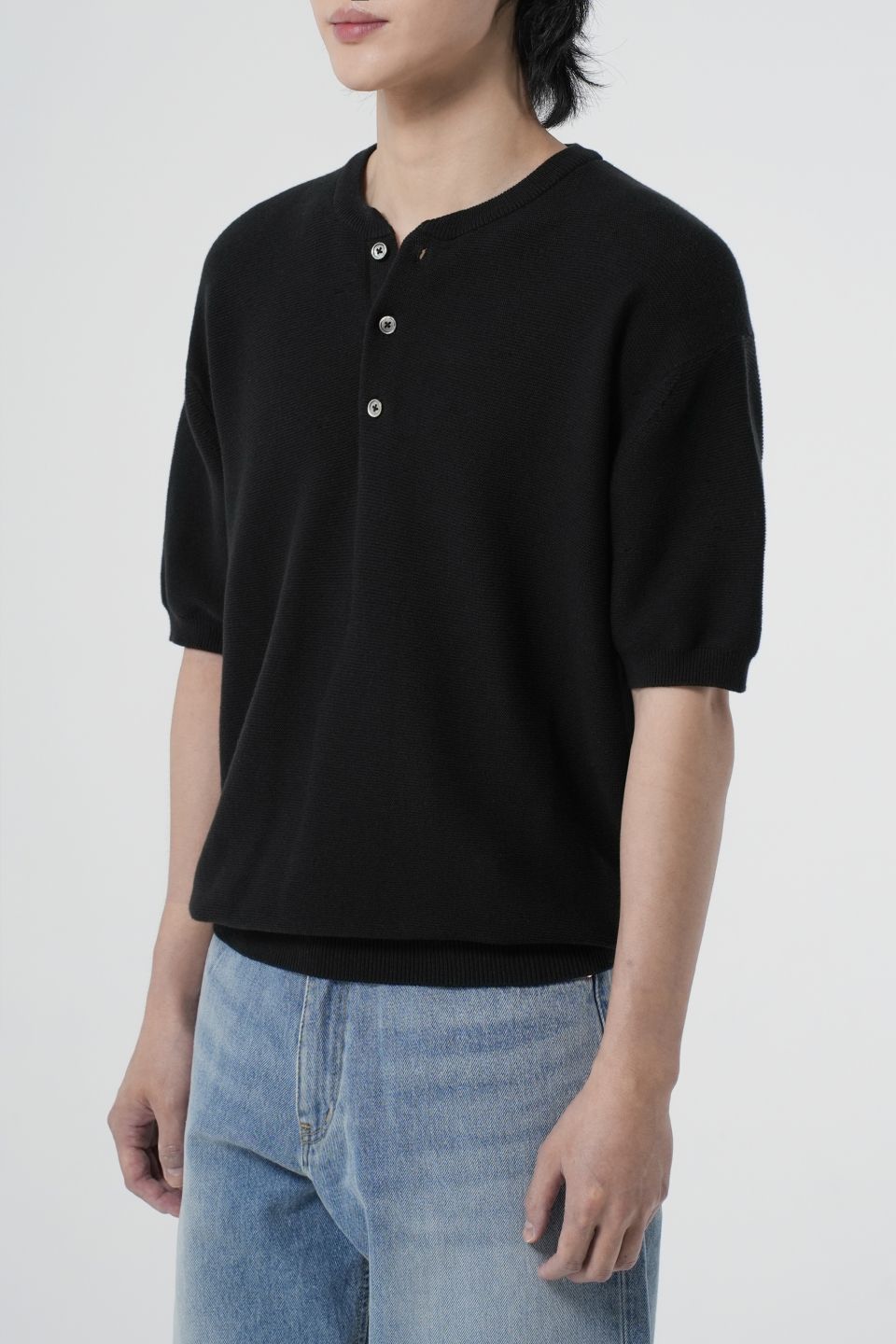 MUSINSA公式 | UNION BLUE HARD TWIST HENLEY-NECK HALF KNIT [BLACK]
