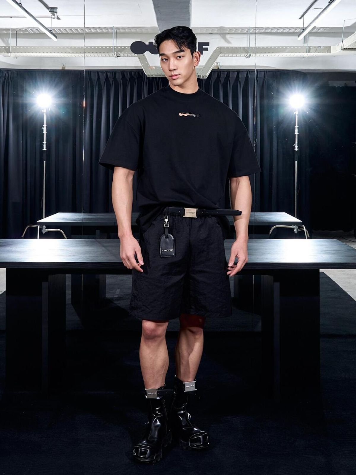아웃오브(OUTOF) Logo Hole T Shirt