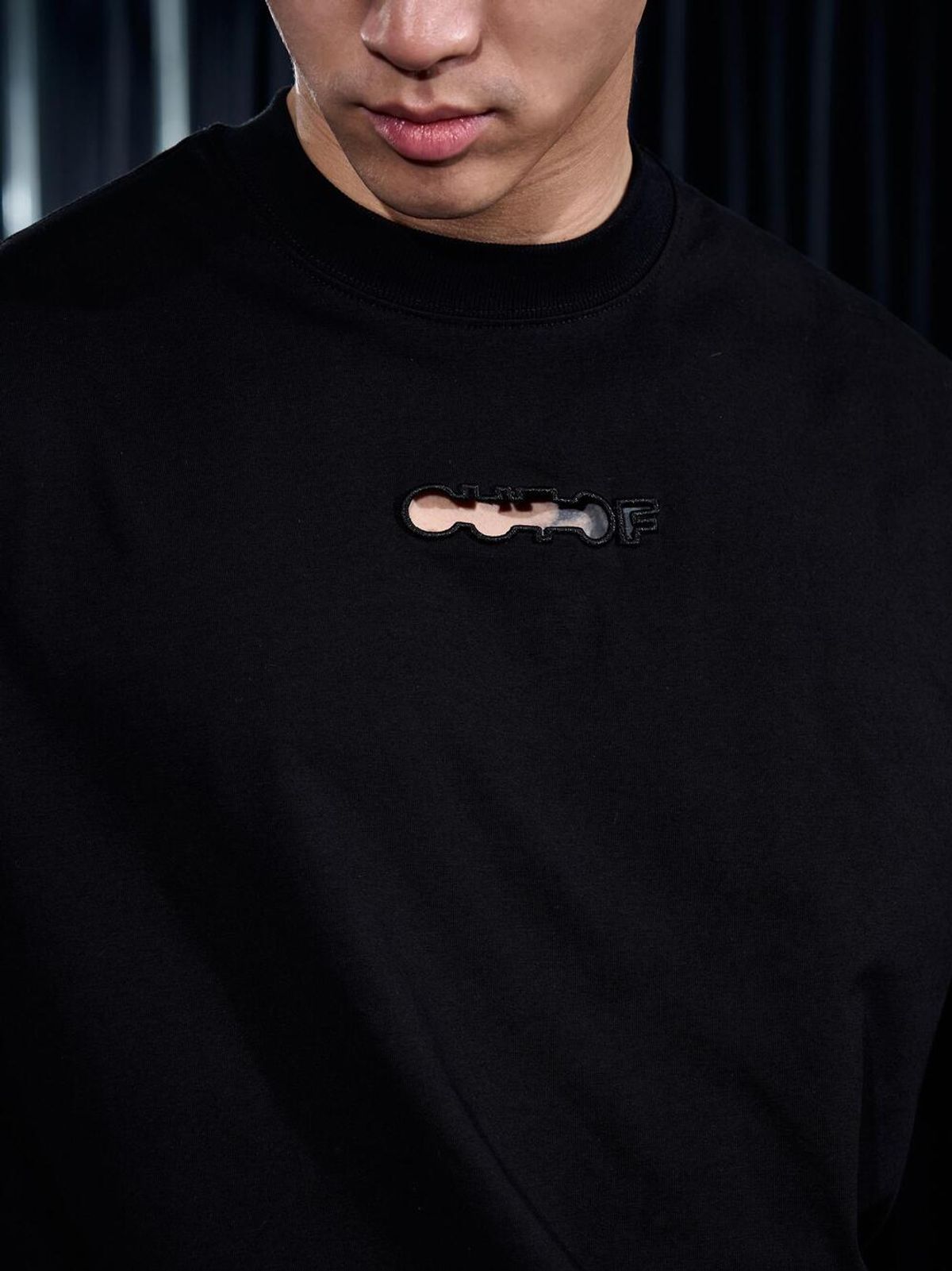 아웃오브(OUTOF) Logo Hole T Shirt