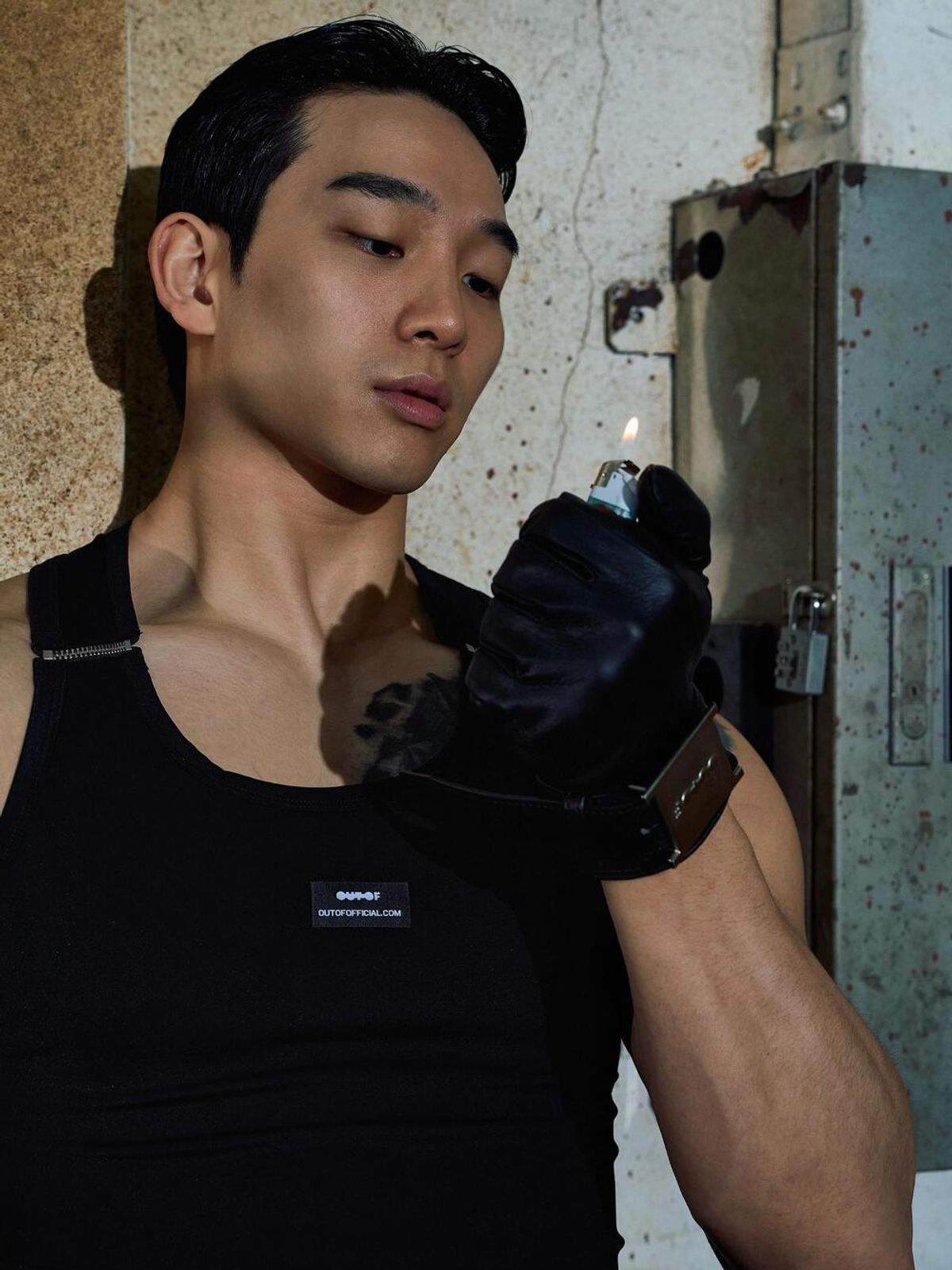 아웃오브(OUTOF) Metal Shoulder Compression Sleeveless