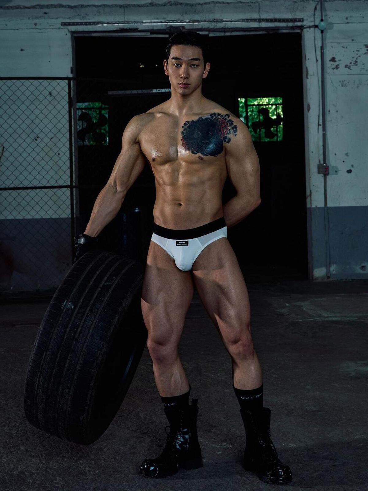 아웃오브(OUTOF) Black Band Black Logo Brief