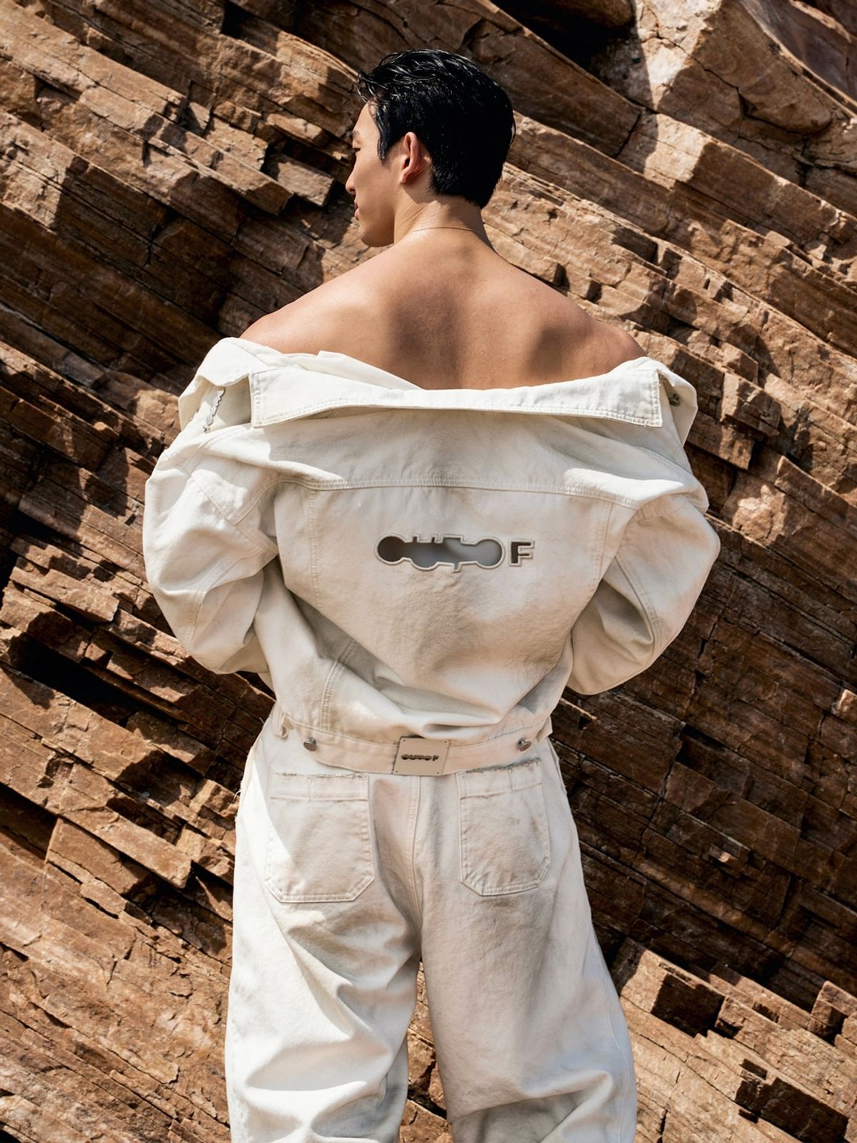 아웃오브(OUTOF) Dirty White Denim Jacket