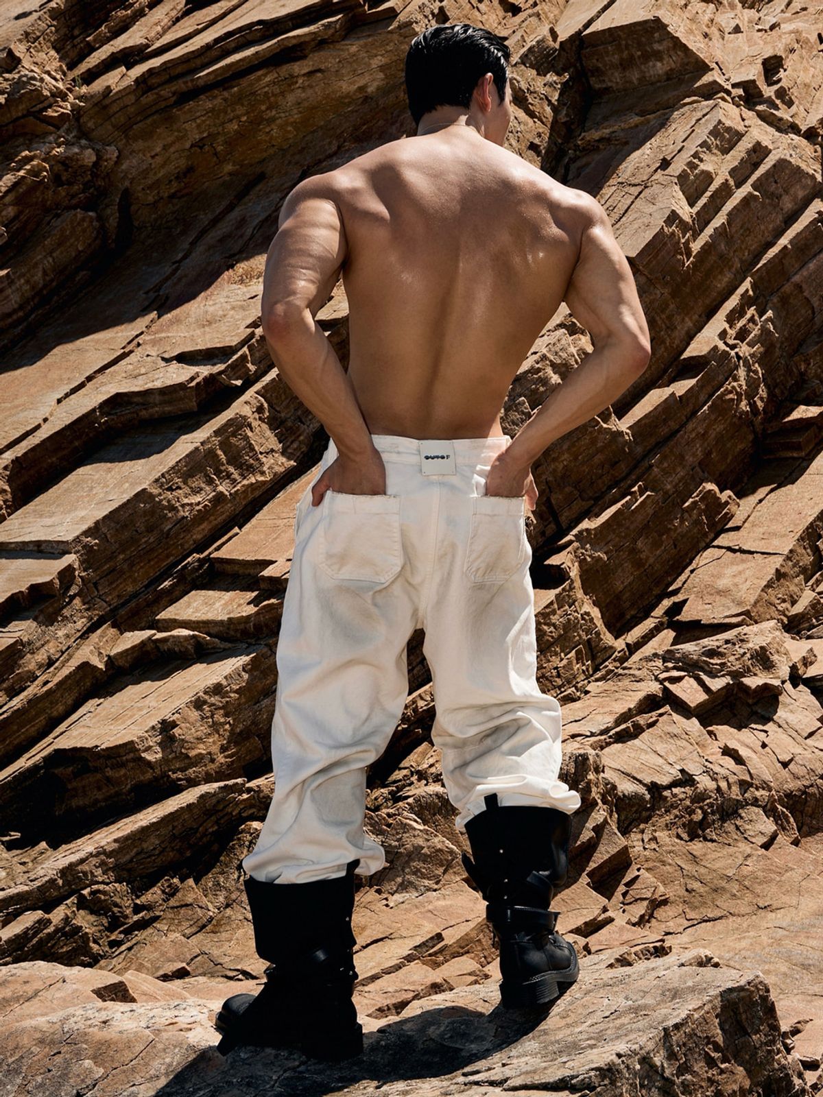 아웃오브(OUTOF) Dirty White Denim Pant