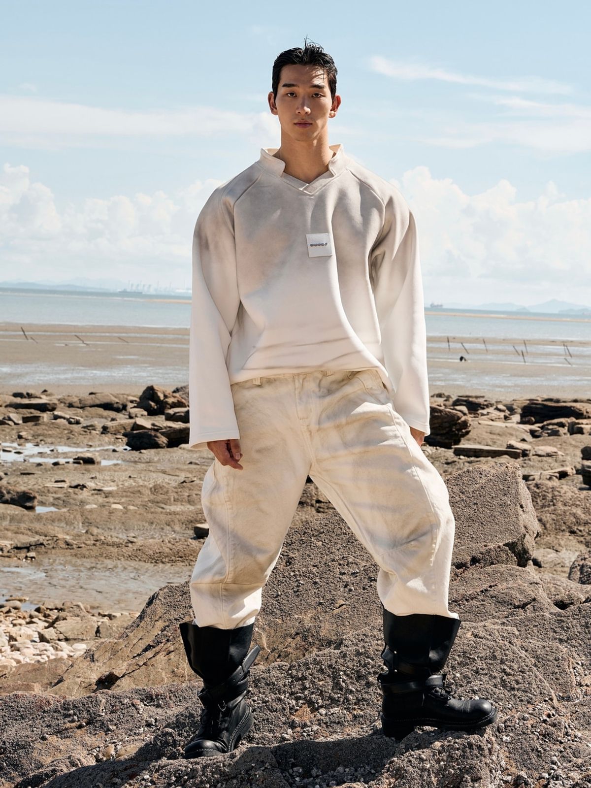 아웃오브(OUTOF) Dirty White Denim Pant