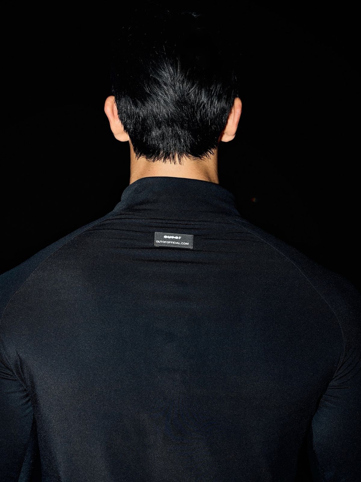 아웃오브(OUTOF) Black Raglan Zipup Shirt
