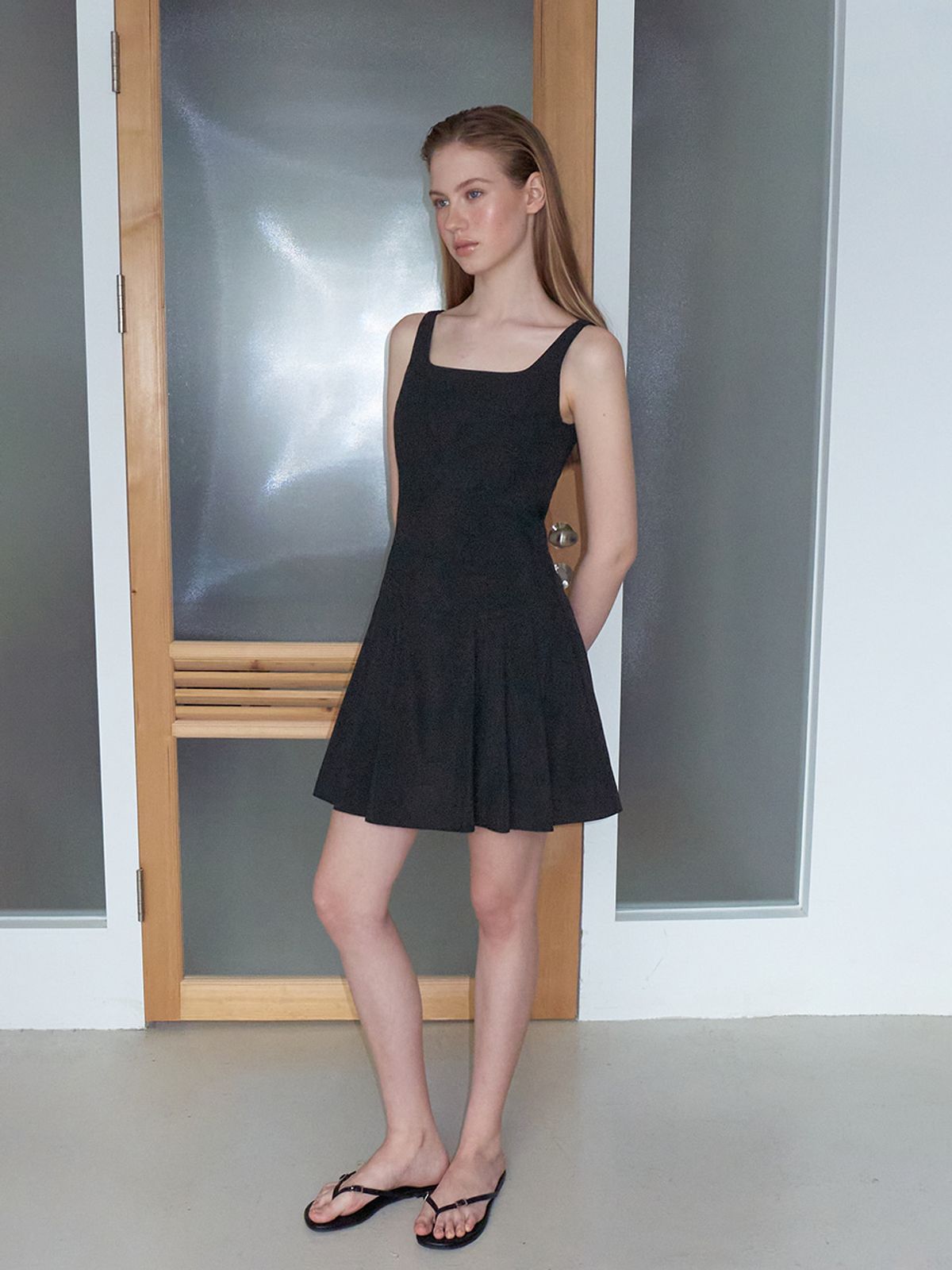 에트몽(ETMON) Pintuck Stitch Sleeveless Dress, Black