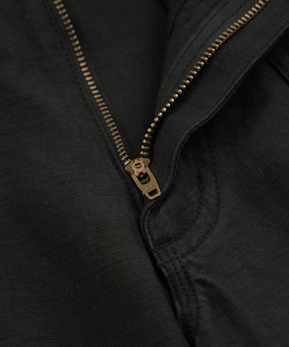 프리즘웍스(FRIZMWORKS) BACKSATIN ESSENTIAL FATIGUE SHORTS _ BLACK