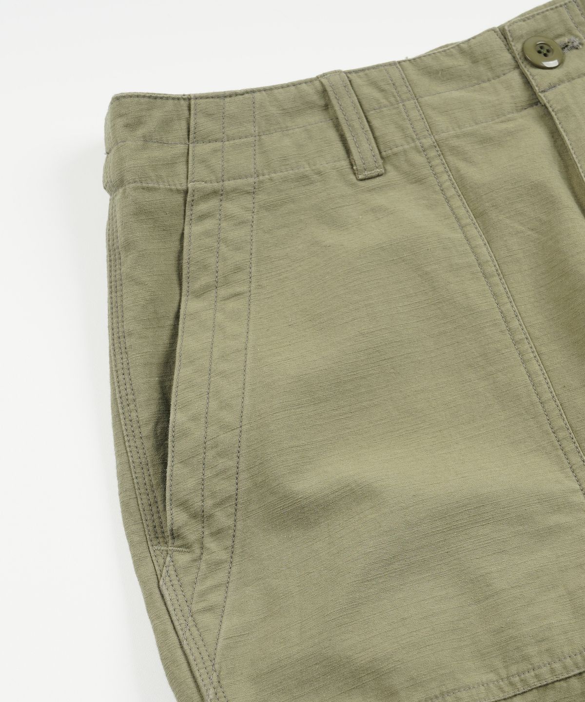 프리즘웍스(FRIZMWORKS) BACKSATIN ESSENTIAL FATIGUE SHORTS _ KHAKI BEIGE