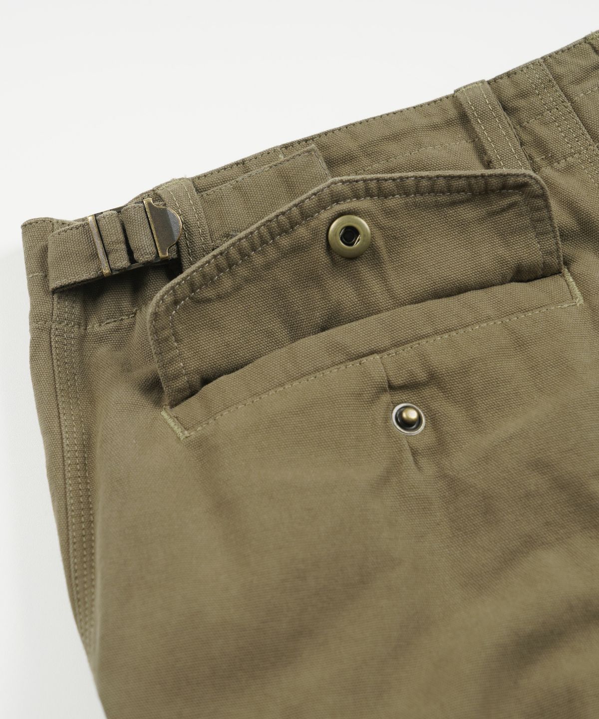 프리즘웍스(FRIZMWORKS) CANVAS ESSENTIAL CARGO SHORTS _ DEEP KHAKI
