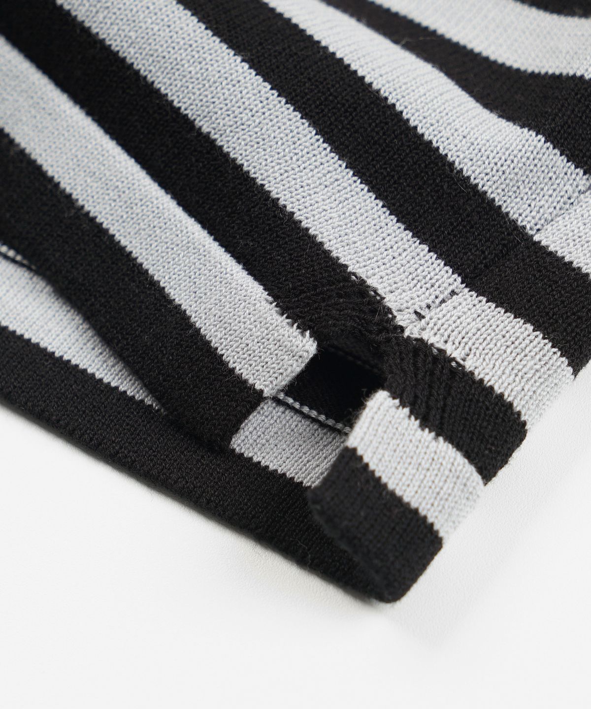 프리즘웍스(FRIZMWORKS) STRIPE KNIT LONG SLEEVE _ BLACK