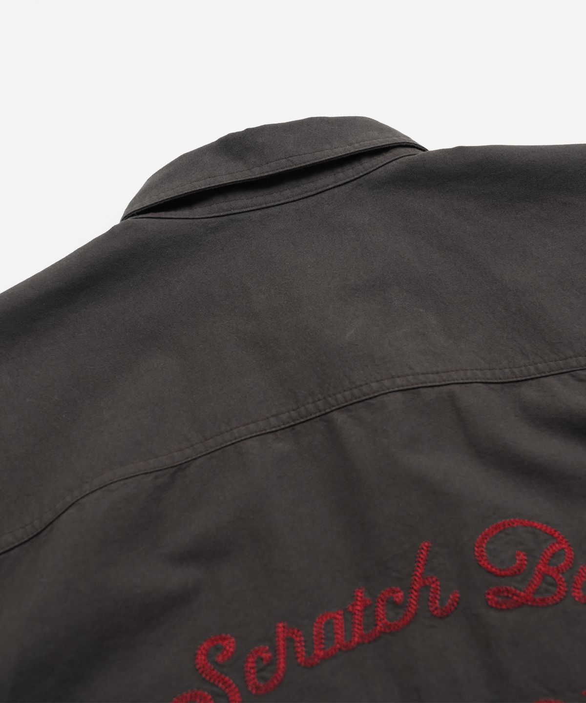 프리즘웍스(FRIZMWORKS) SCRATCH BUILT MOTORS HALF SHIRT _ CHARCOAL