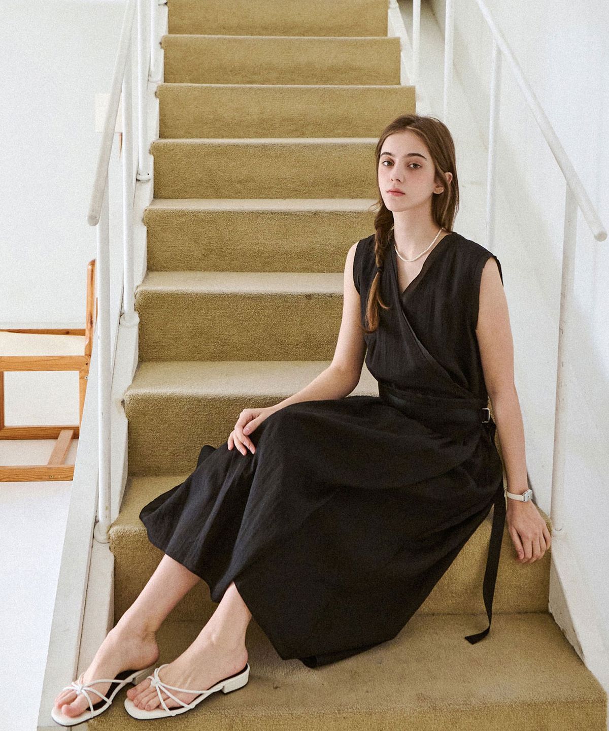슬로우롤리(SLOWLOLLI) Soft wrap sleeveless dress_2 Colors