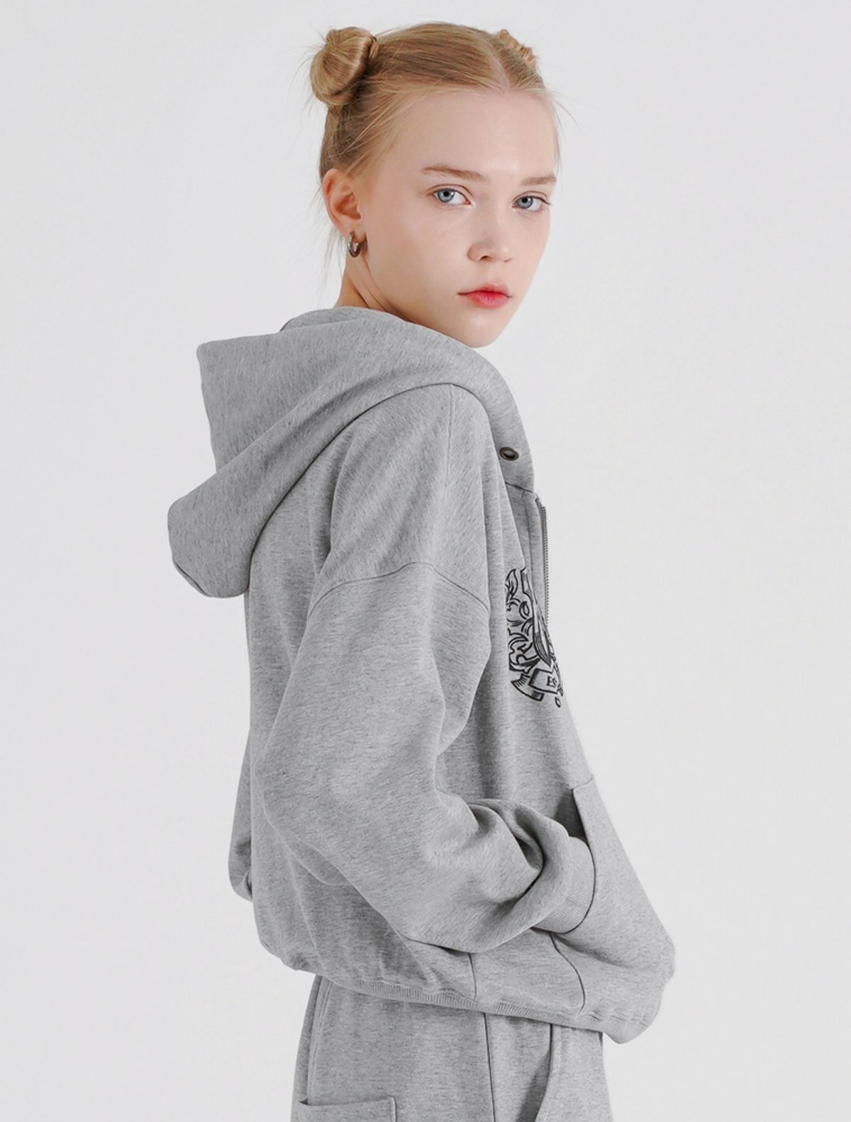 라 메종 스튜디오(LA MAISON STUDIO) PEGASUS CROP HOODIE ZIP-UP MELANGRAY(FCG1ZP694M)