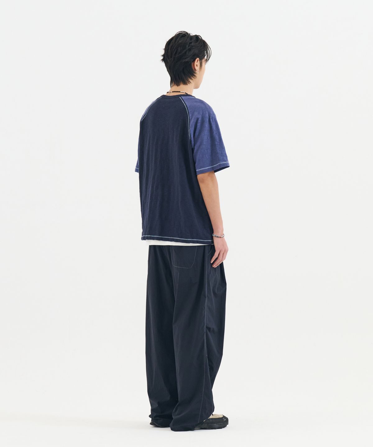 논타입(NONTYPE) ARCHIVE RUNRUN GRAPHIC RAGLAN TEE (NAVY)