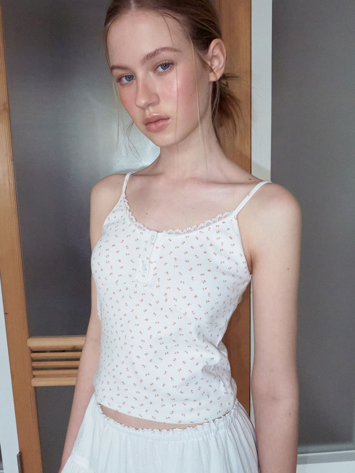 에트몽(ETMON) Flower Button Sleeveless Top, Pink