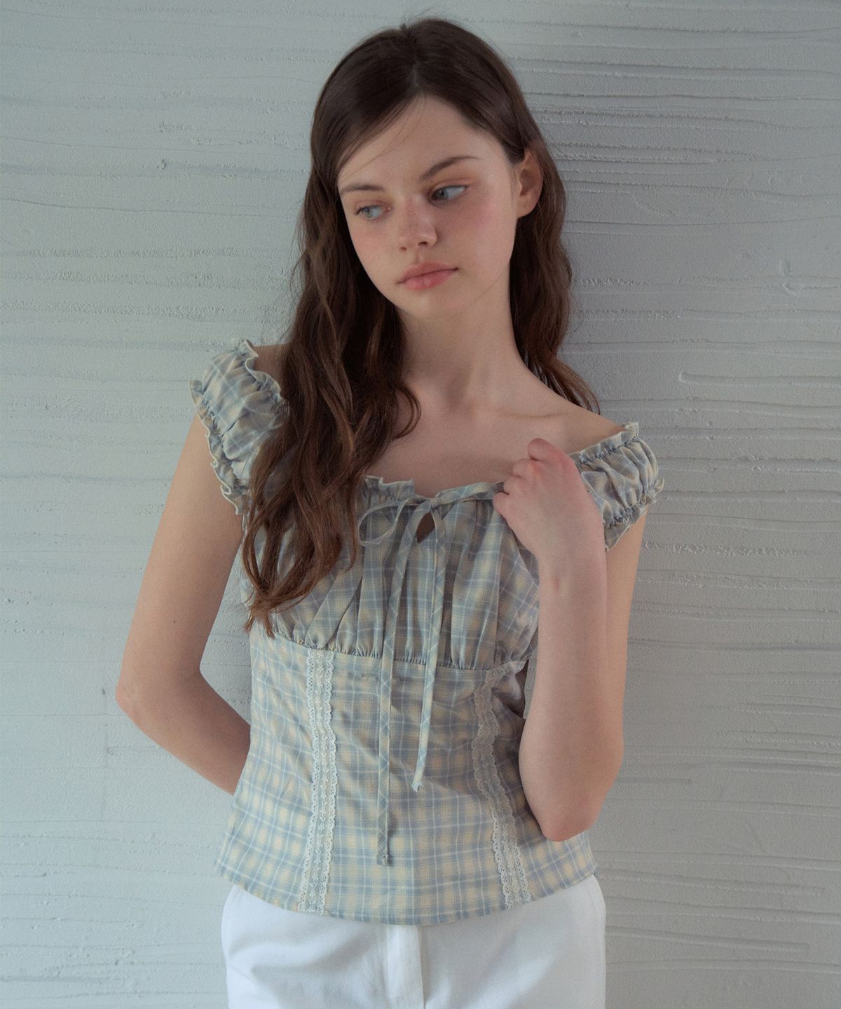 아우어노스텔지아(OURNOSTALGIA) Bell Check Sleeveless Blouse_Sky Blue(OB6BL05)