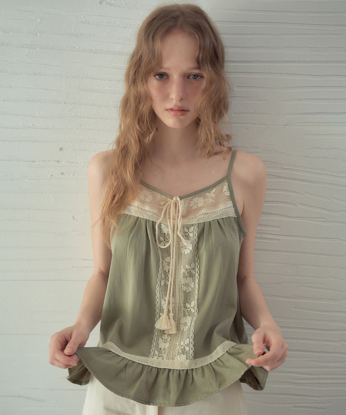 아우어노스텔지아(OURNOSTALGIA) Boheme Lace Sleeveless Blouse_Khaki(OB6BL06)