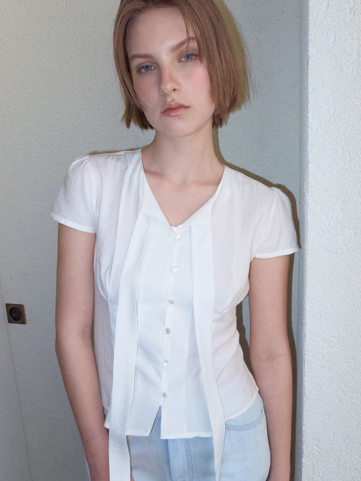 에트몽(ETMON) Tie Pintuck Half Blouse, Ivory