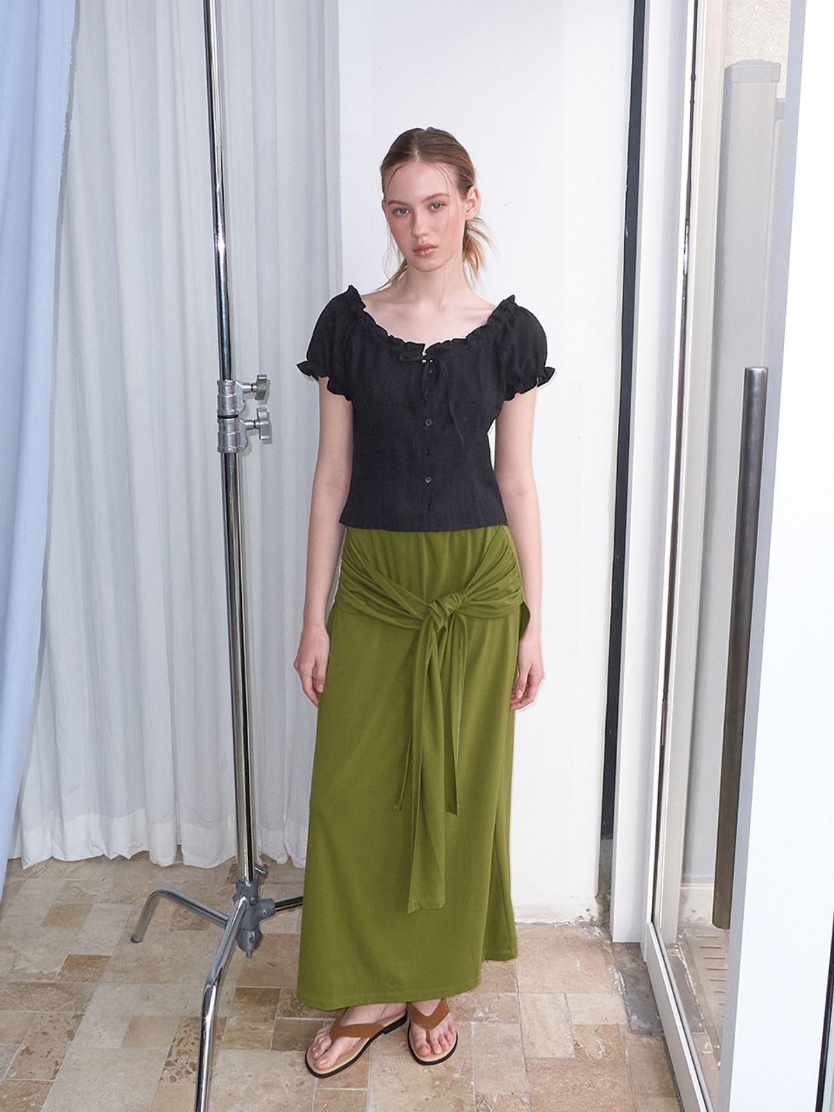 에트몽(ETMON) Frill Neck Strap Blouse, Black