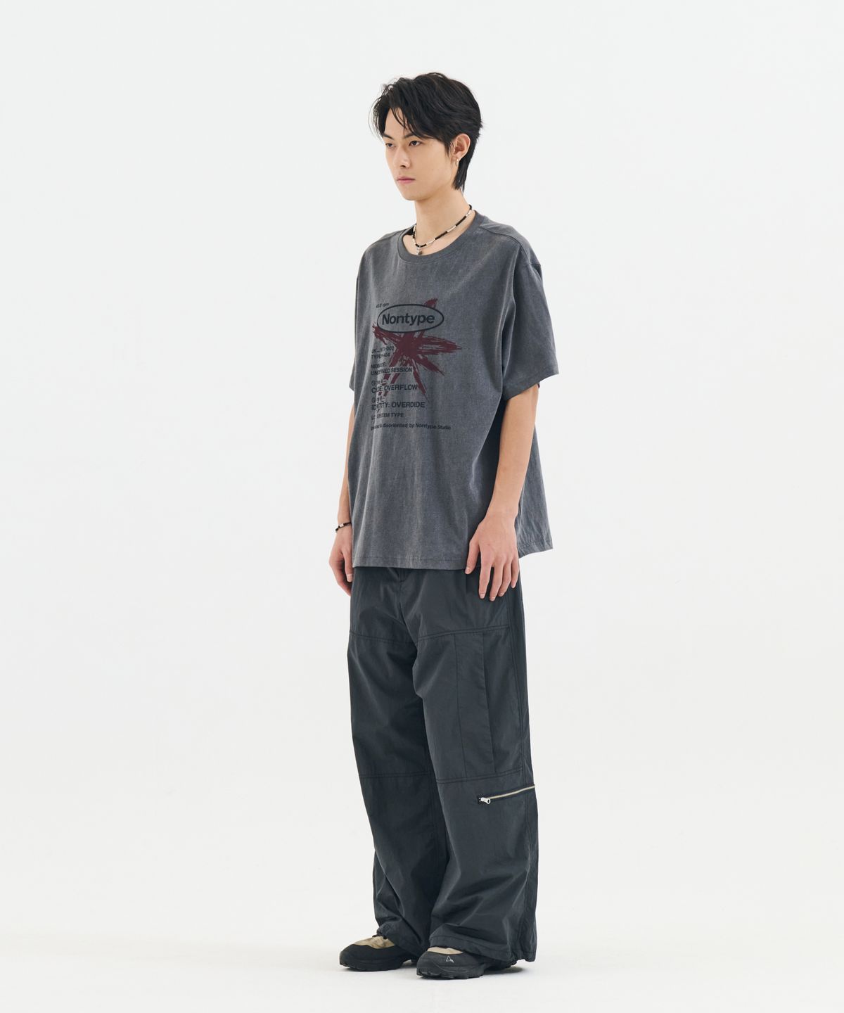 논타입(NONTYPE) PIGMENT BRUSH STROKE TEE (DARK GREY)