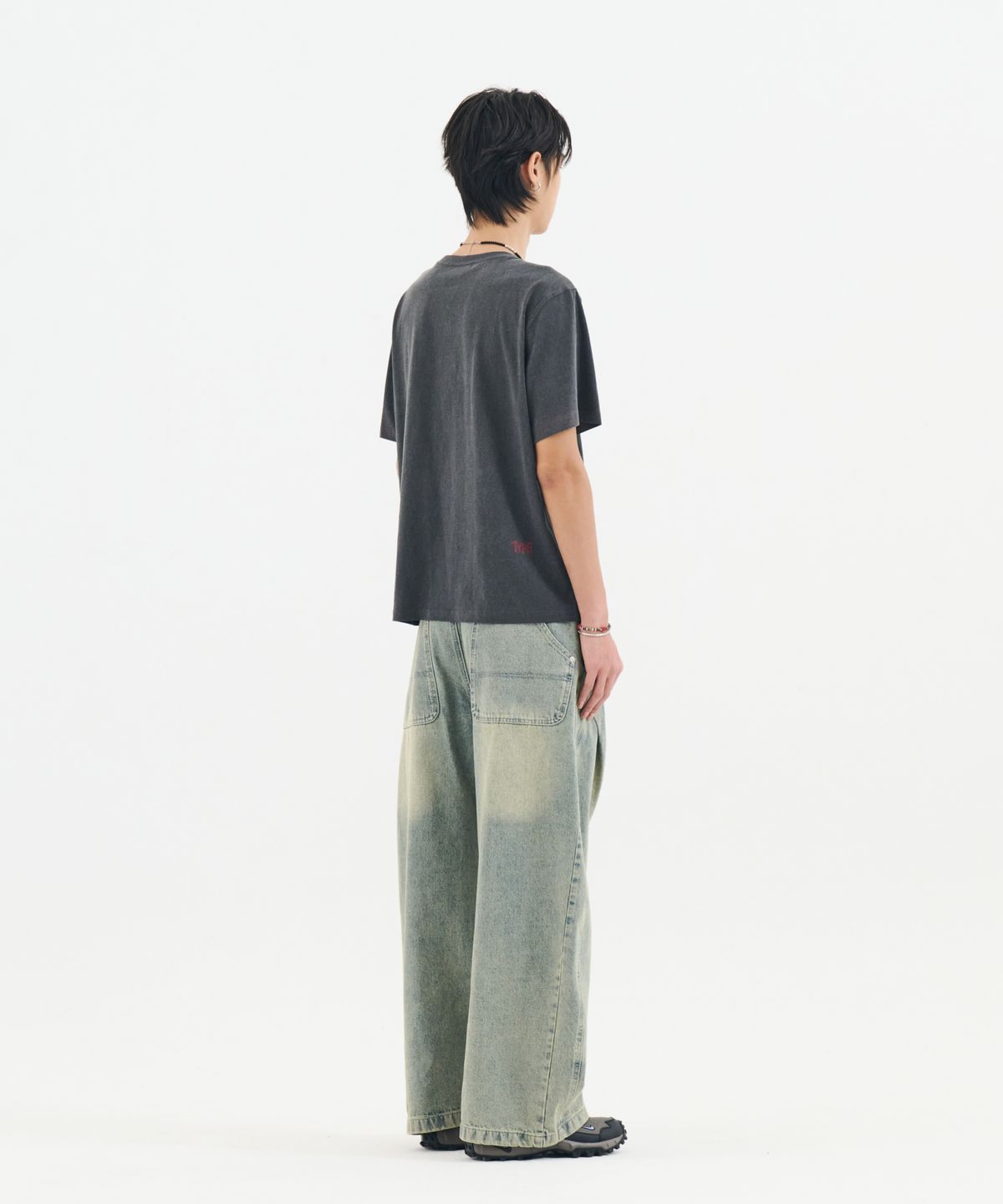 논타입(NONTYPE) VINTAGE STAR SEMI CROPPED TEE (CHARCOAL)
