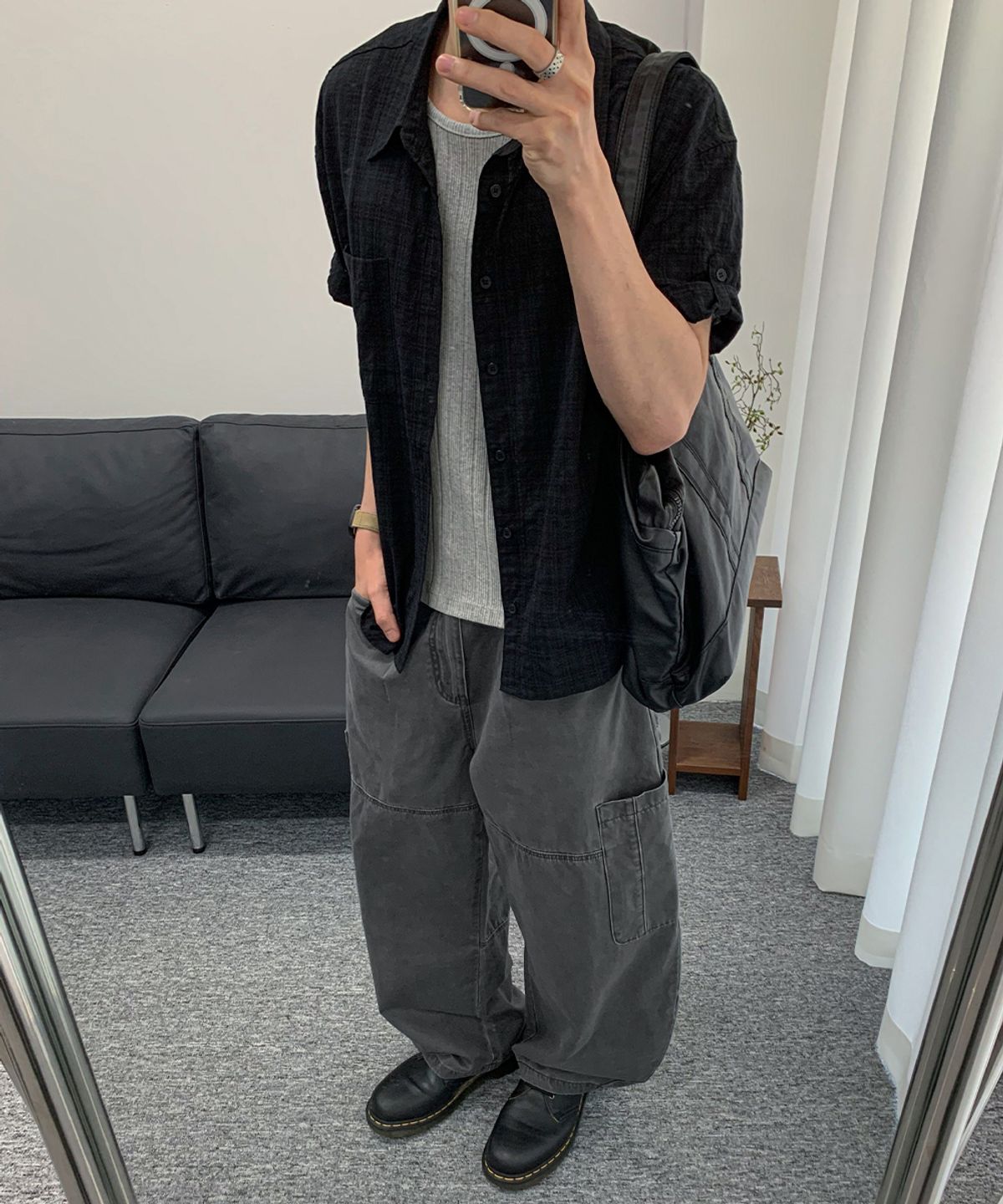 인템포무드(INTEMPOMOOD) [데일리룸 X 인템포무드] 커브드 워시드 카고 팬츠_차콜