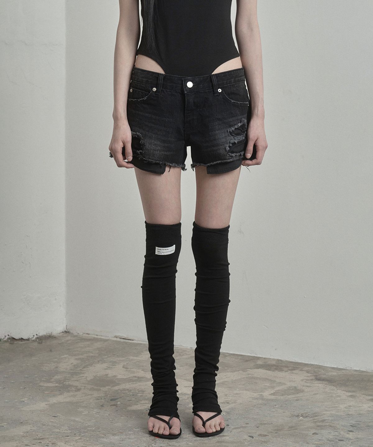 이네기(INEGI) Lace-Topped Leg Warmers (black)