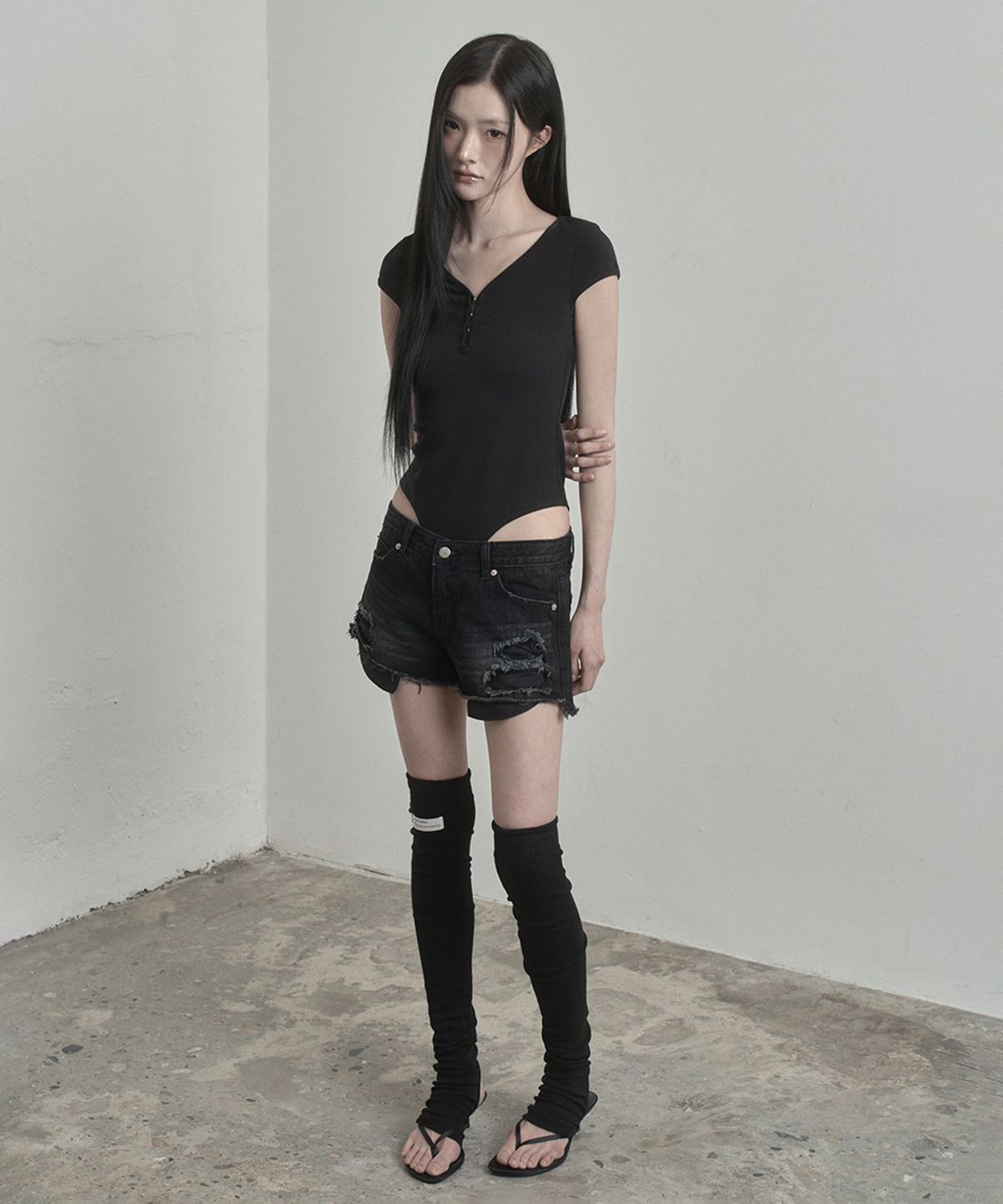 이네기(INEGI) Lace-Topped Leg Warmers (black)