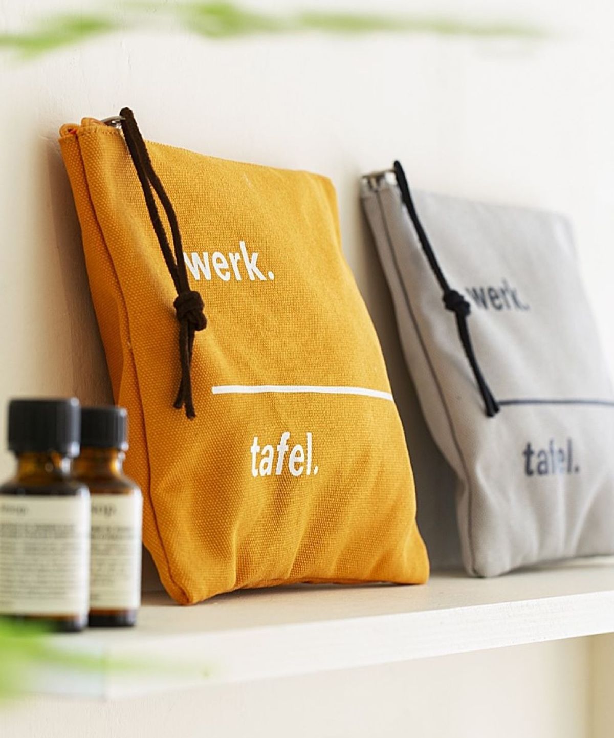 베르크타펠(WERKTAFEL) 로고타입파우치 · 오렌지