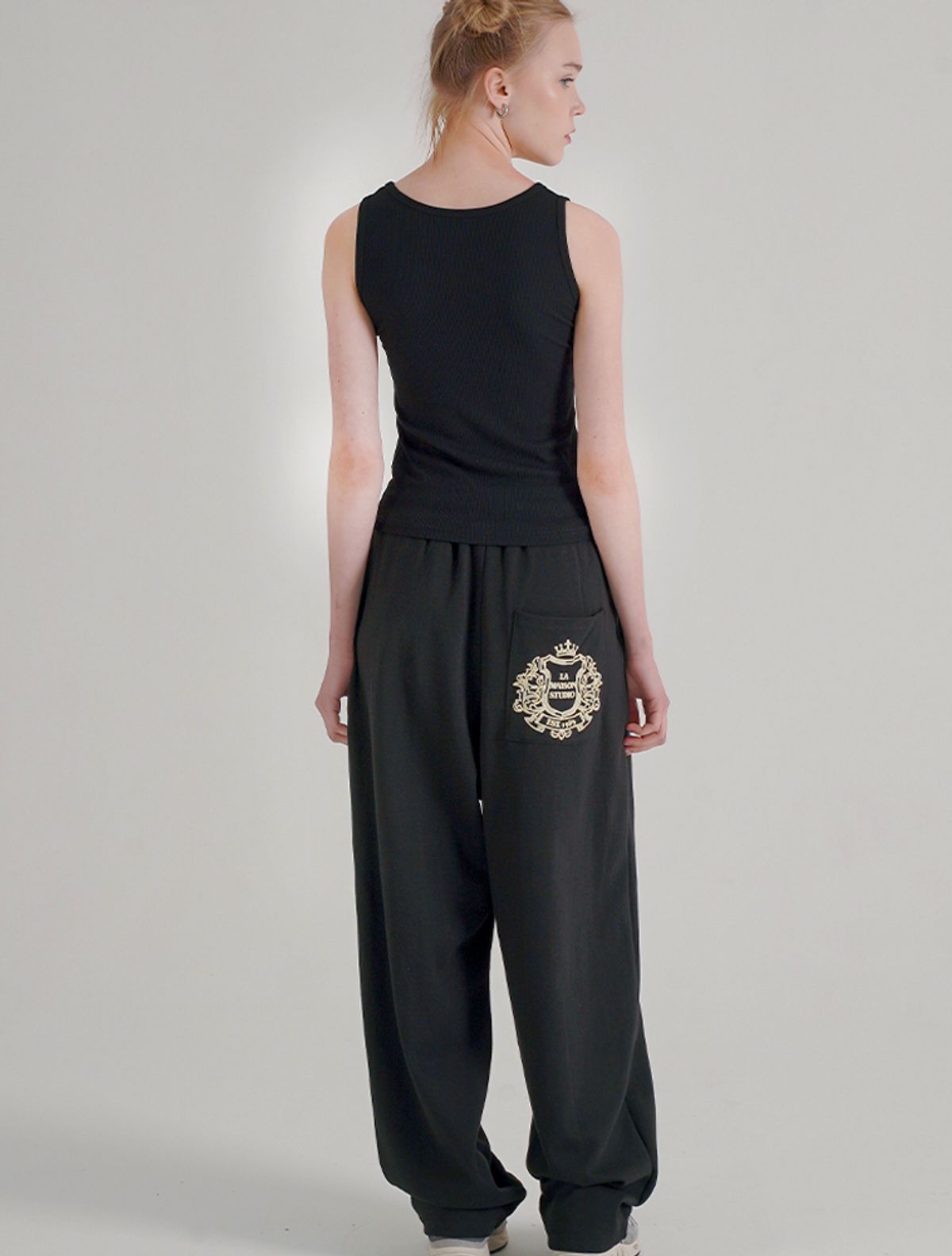 라 메종 스튜디오(LA MAISON STUDIO) SEVEN BALLOON PANTS BLACK(FCG1PT695M)