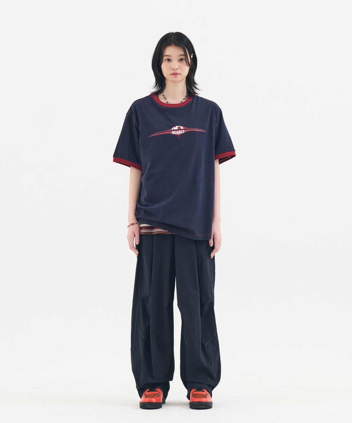 논타입(NONTYPE) CONTRAST STITCH NYLON ONE TUCK PANTS (NAVY)